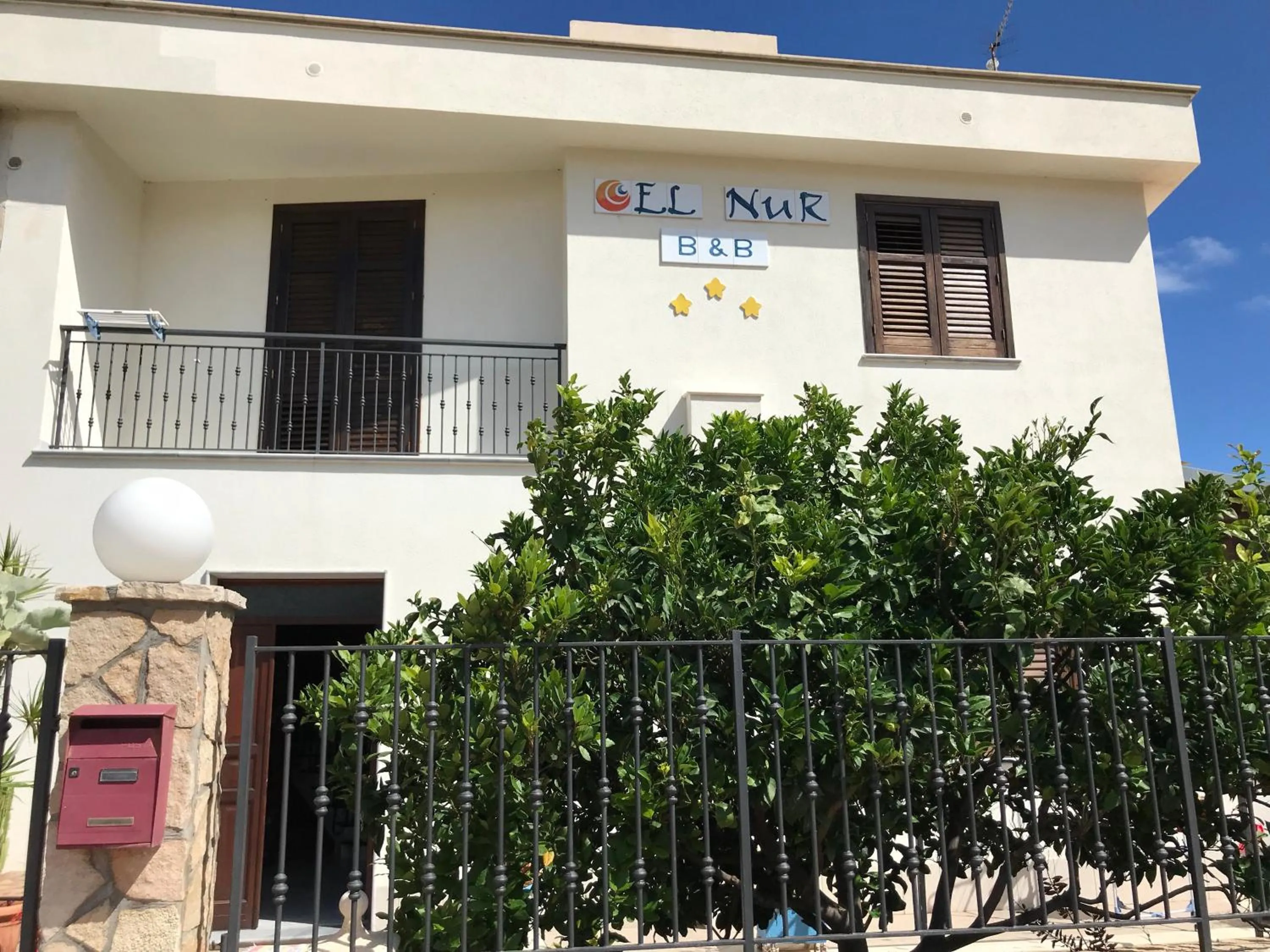 Facade/entrance in El Nur Bed & Breakfast