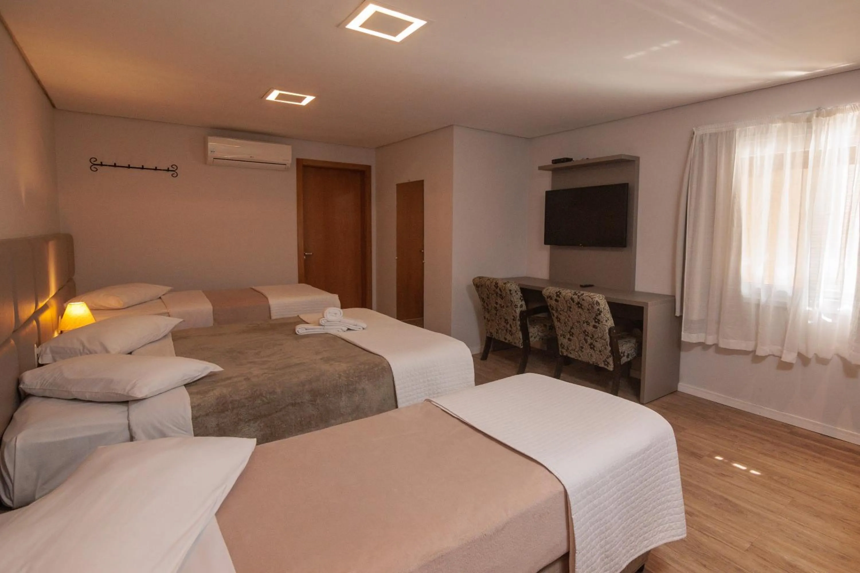 Photo of the whole room, Bed in Pousada Zammá Gramado