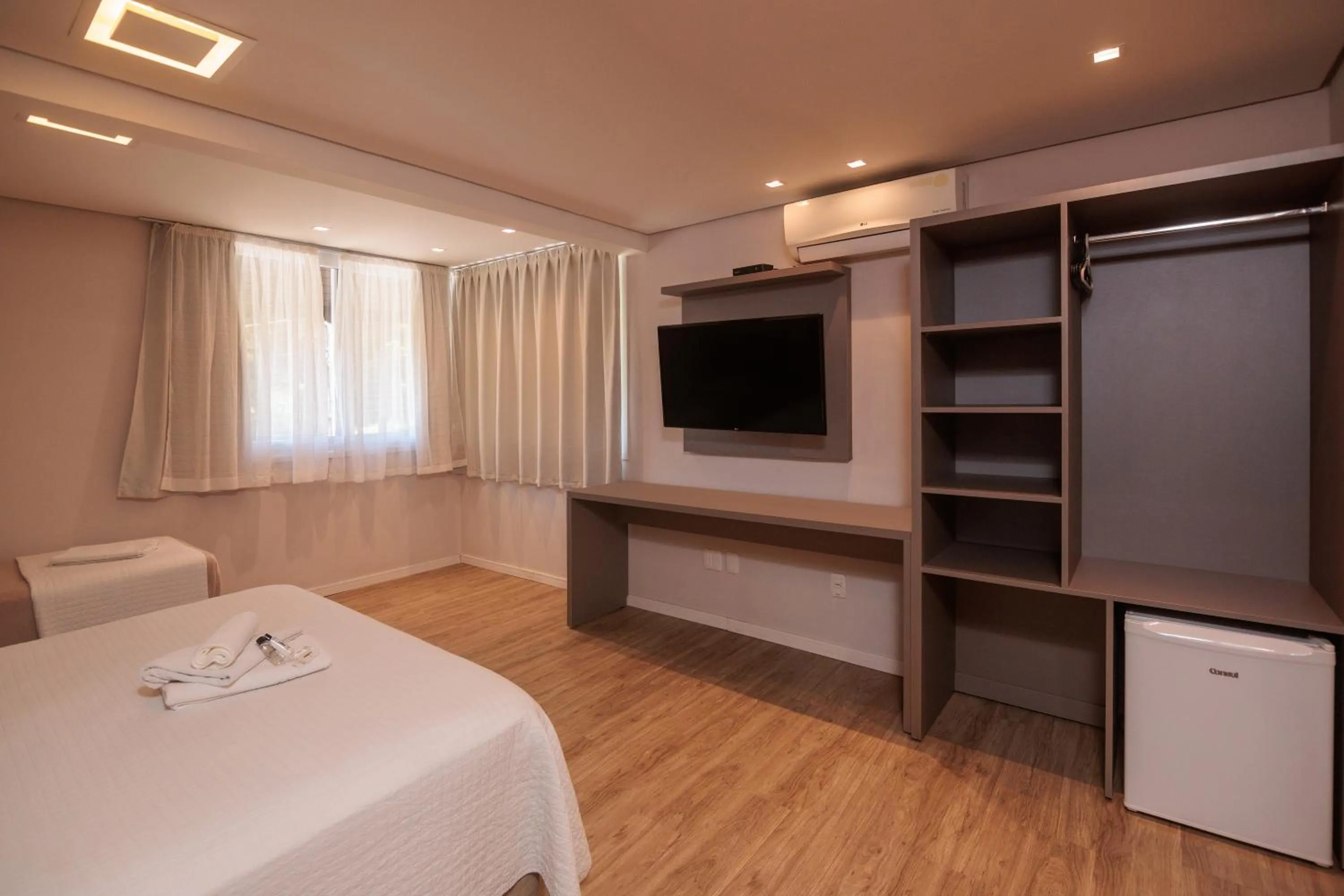 Photo of the whole room, Bed in Pousada Zammá Gramado