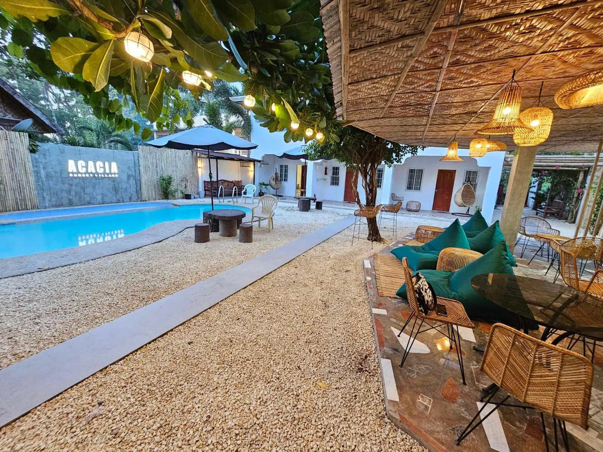 Swimming pool in Acacia Sunset Village Inn