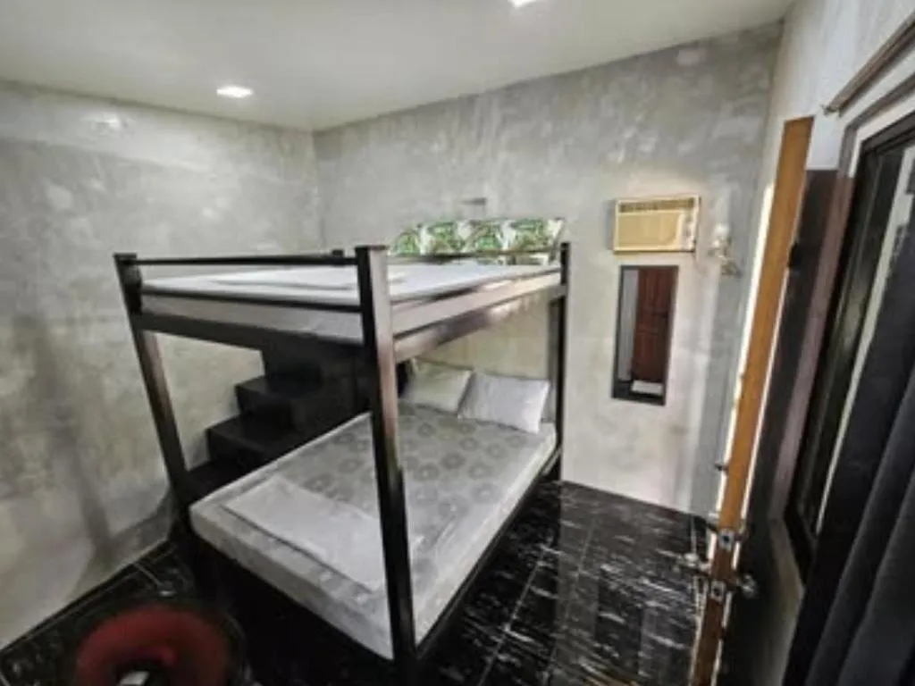 Bed in Acacia Sunset Village Inn