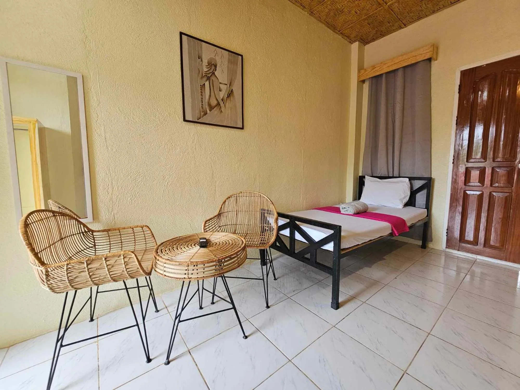 Bedroom, Bed in Acacia Sunset Village Inn