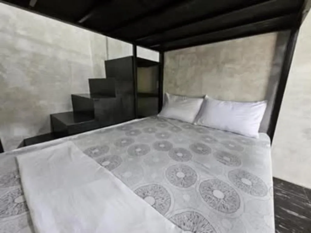 Bed in Acacia Sunset Village Inn