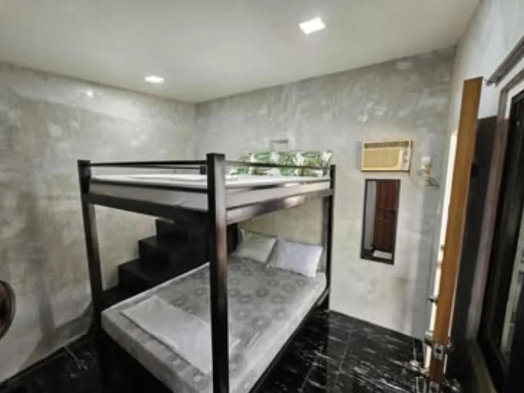 Bed in Acacia Sunset Village Inn