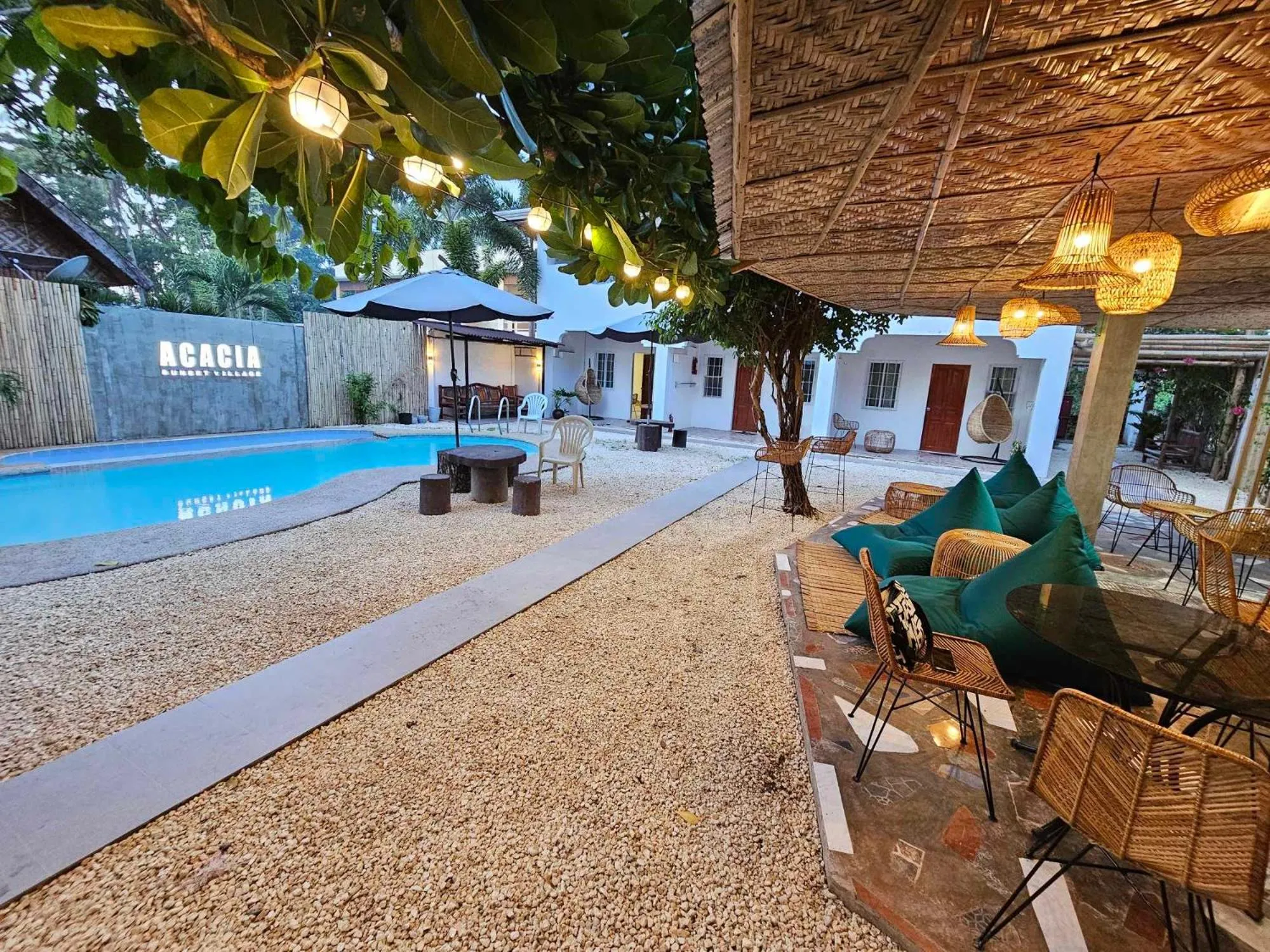 Swimming pool in Acacia Sunset Village Inn