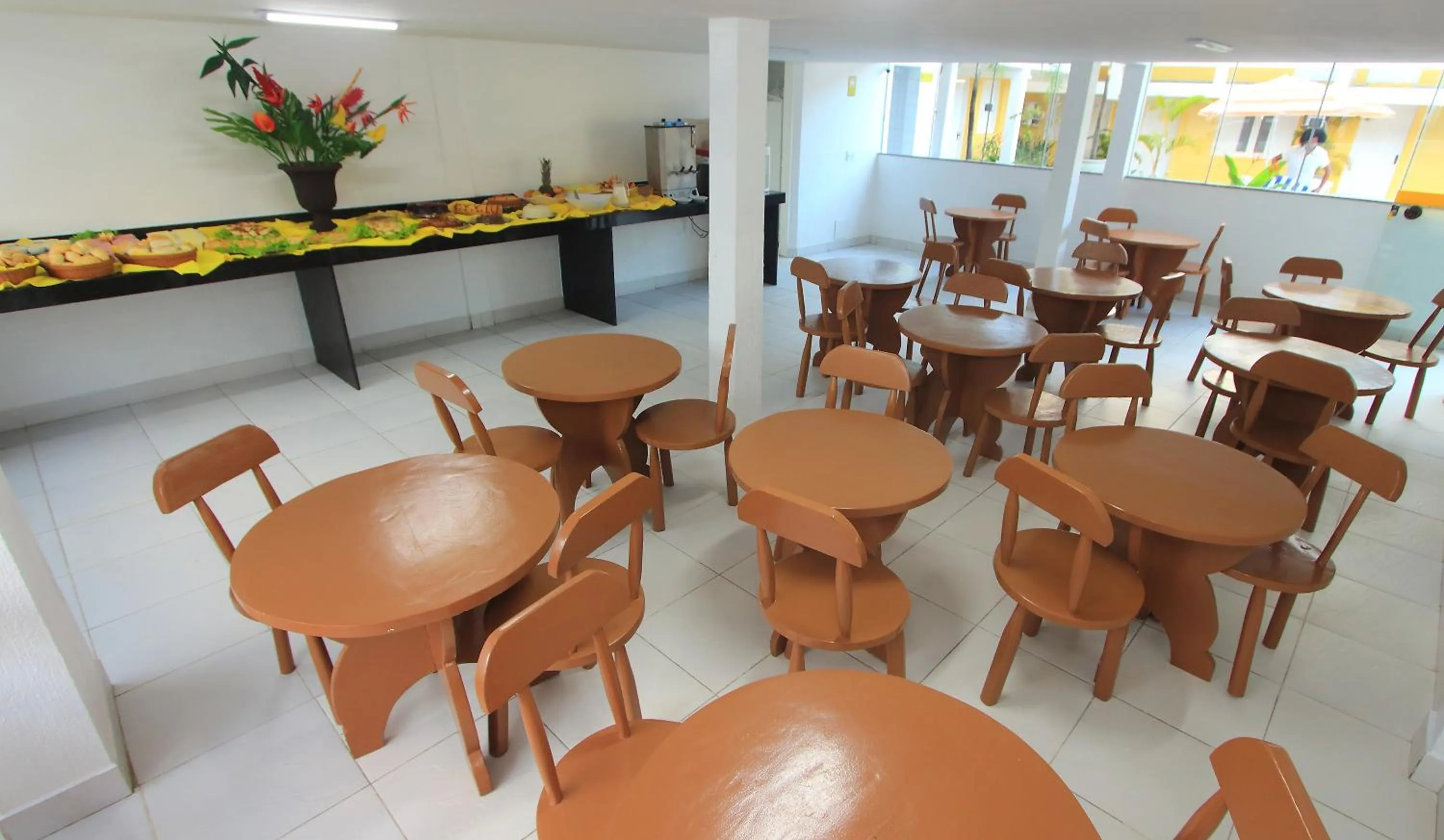 Restaurant/places to eat in Navegantes Hotel