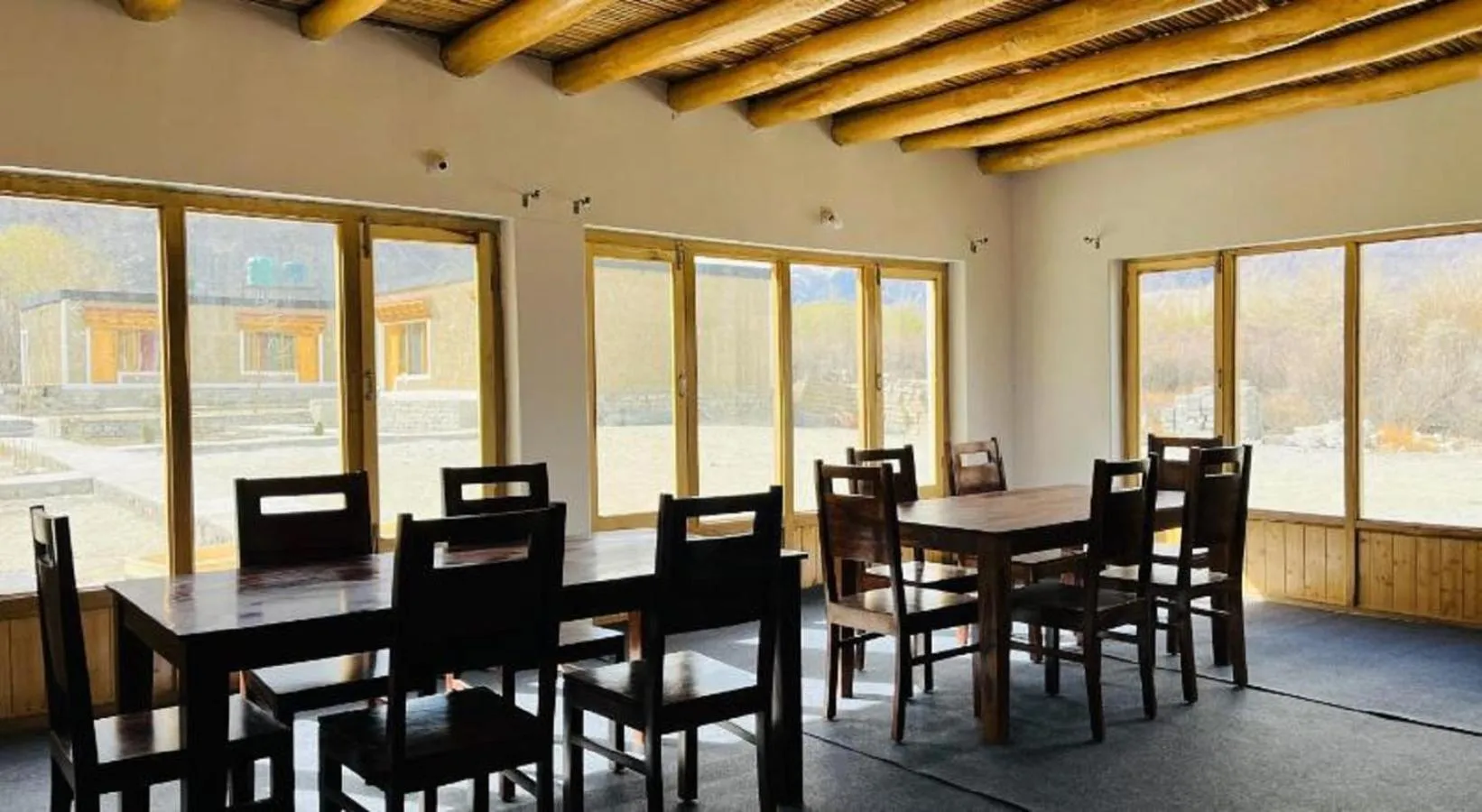 Restaurant/places to eat in Hunder Tamarix Resort