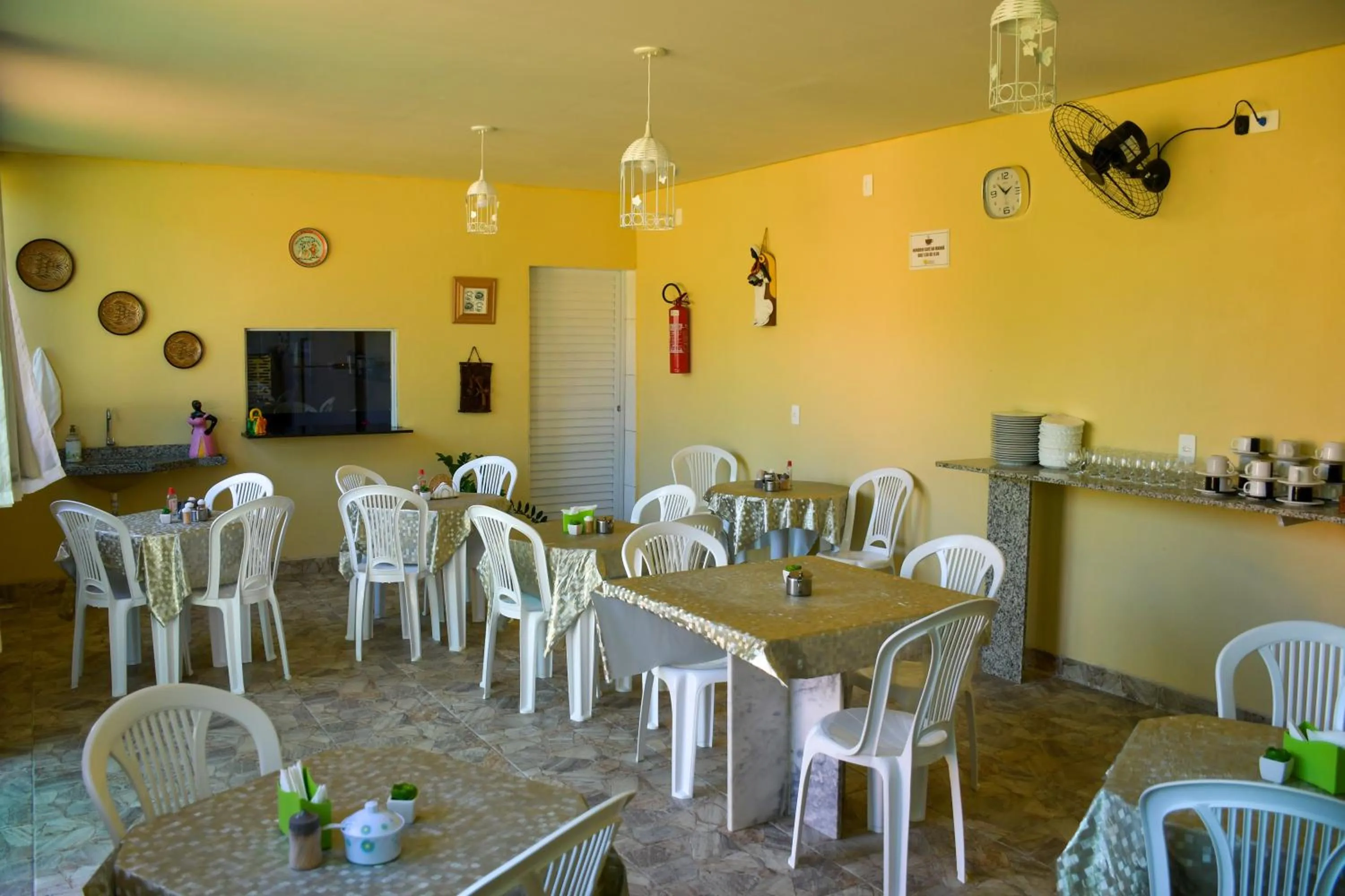 Restaurant/places to eat in Chalés de Peroba