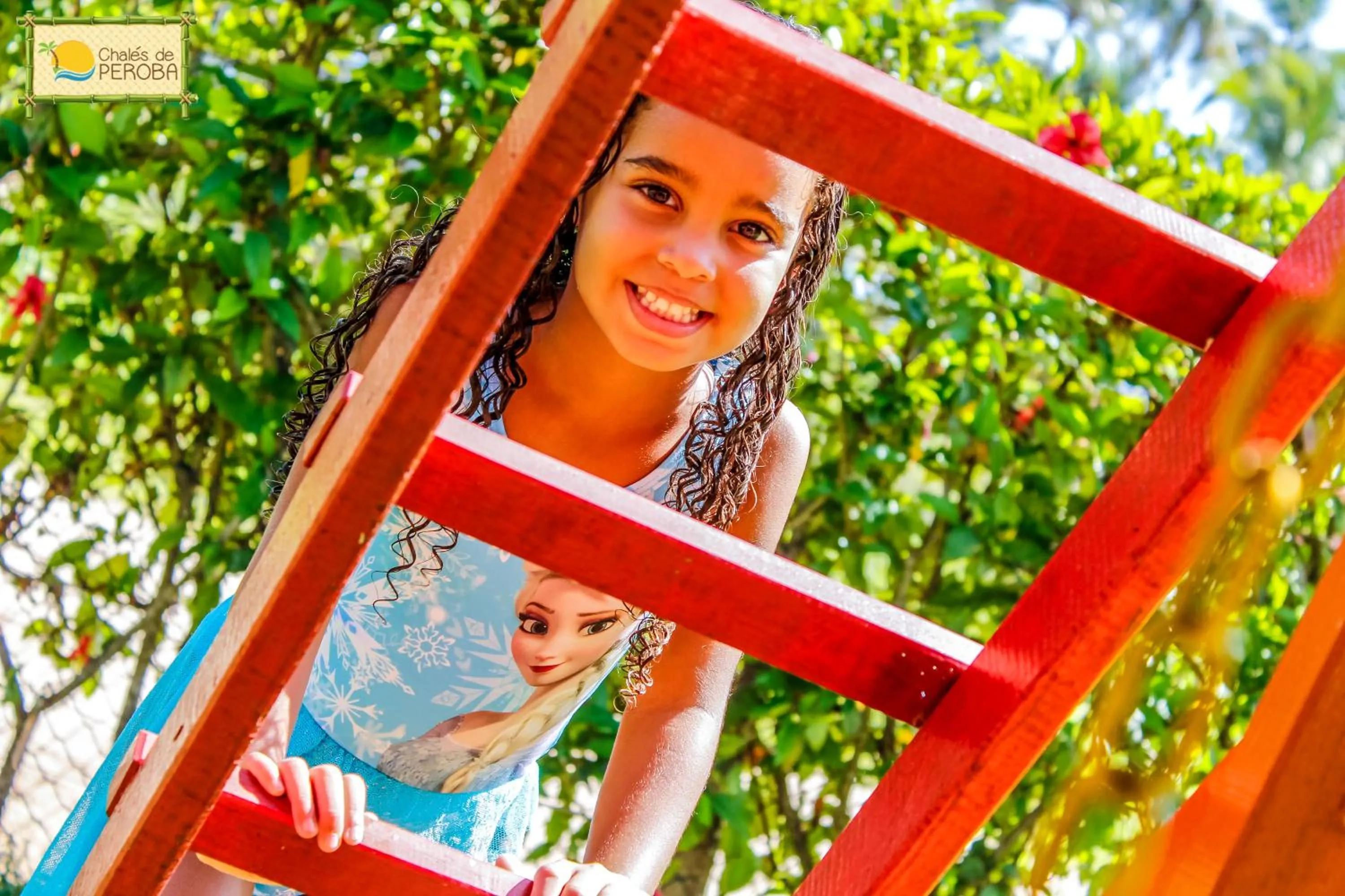 young children in Chalés de Peroba