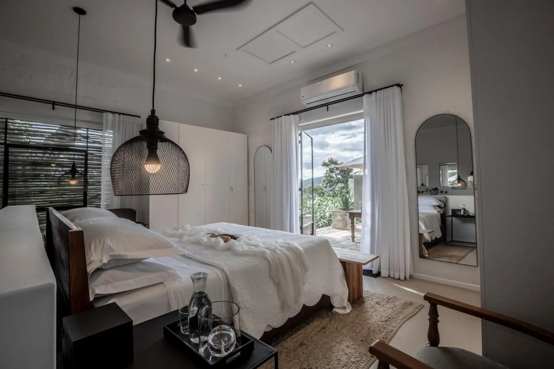 Photo of the whole room, Bed in Torburnlea Homestead Luxury Accommodation