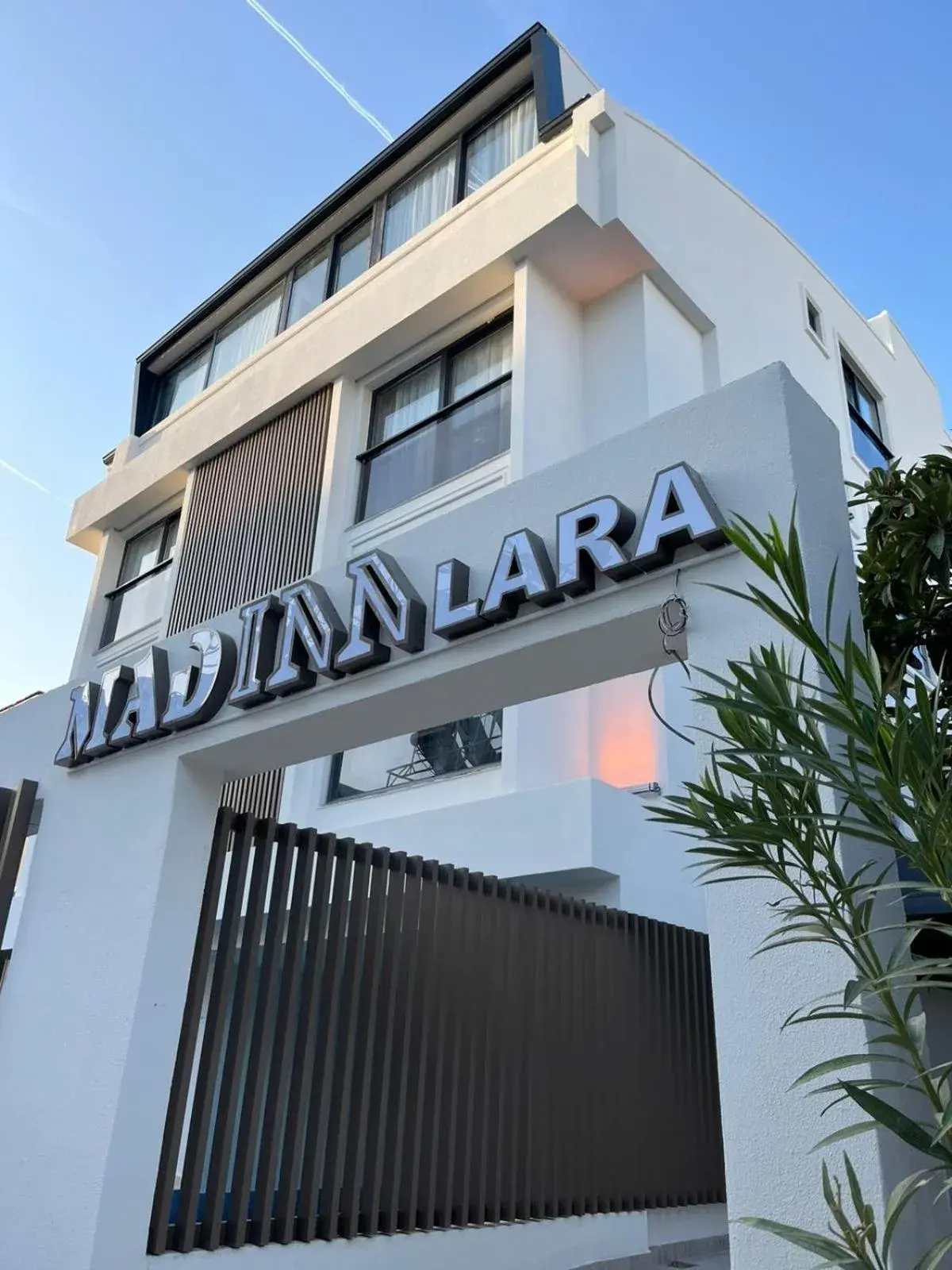 Mad İnn Lara Mad İnn Lara