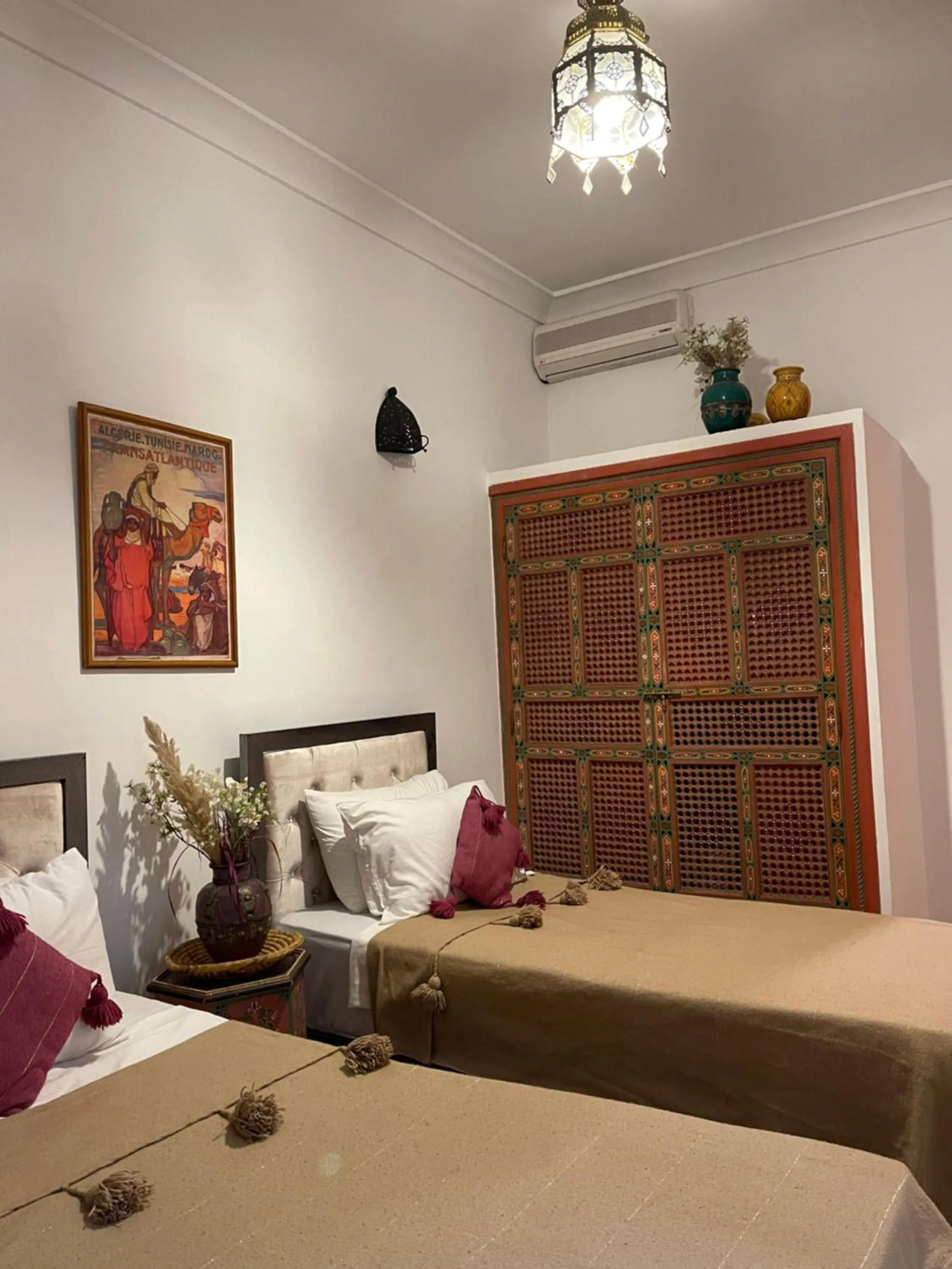 Photo of the whole room in Riad La Calèche