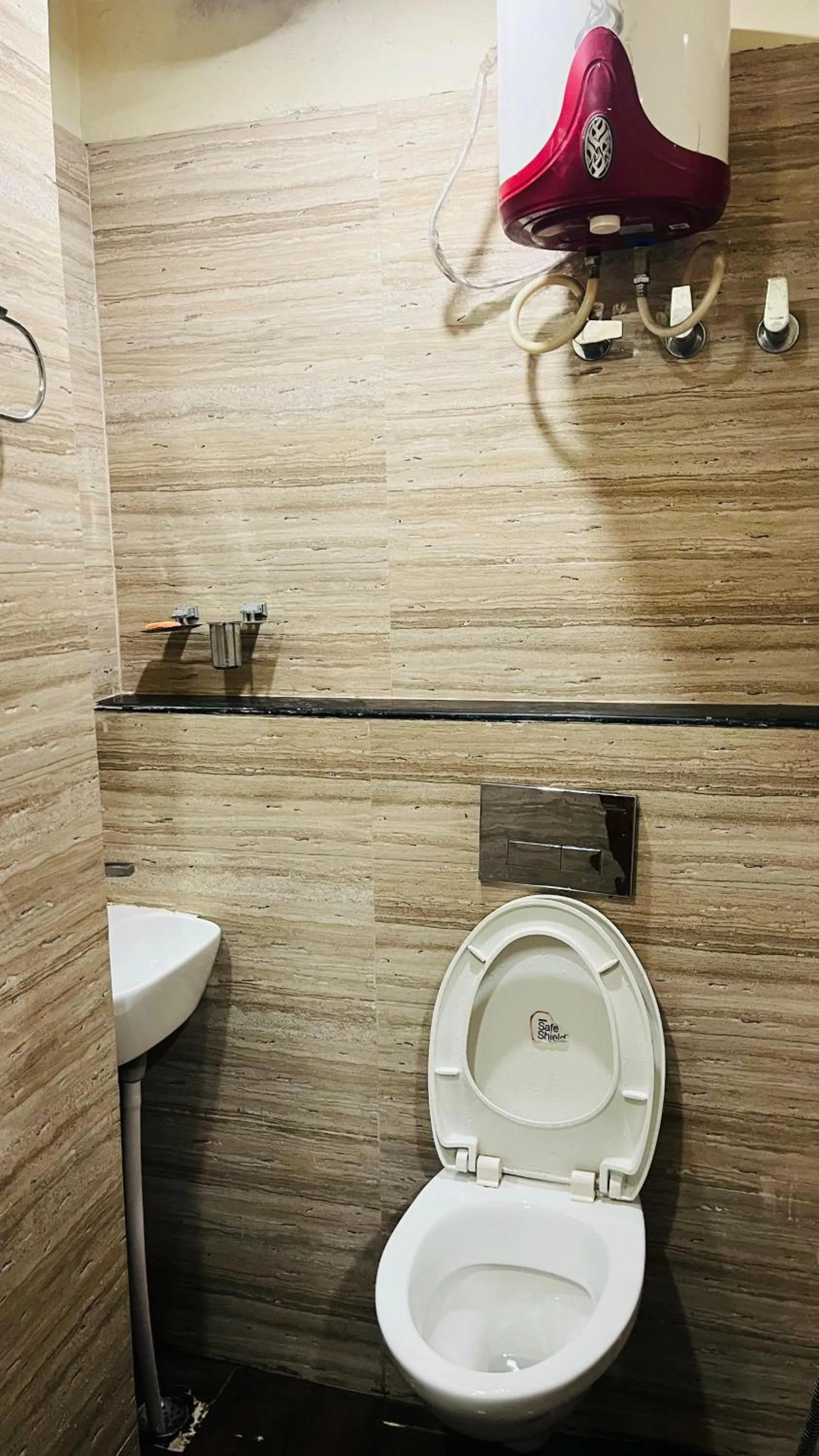 Bathroom in Hotel New Holiday