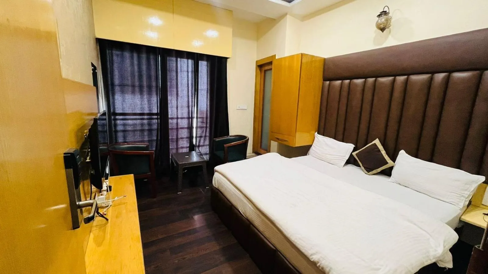 Photo of the whole room in Hotel New Holiday