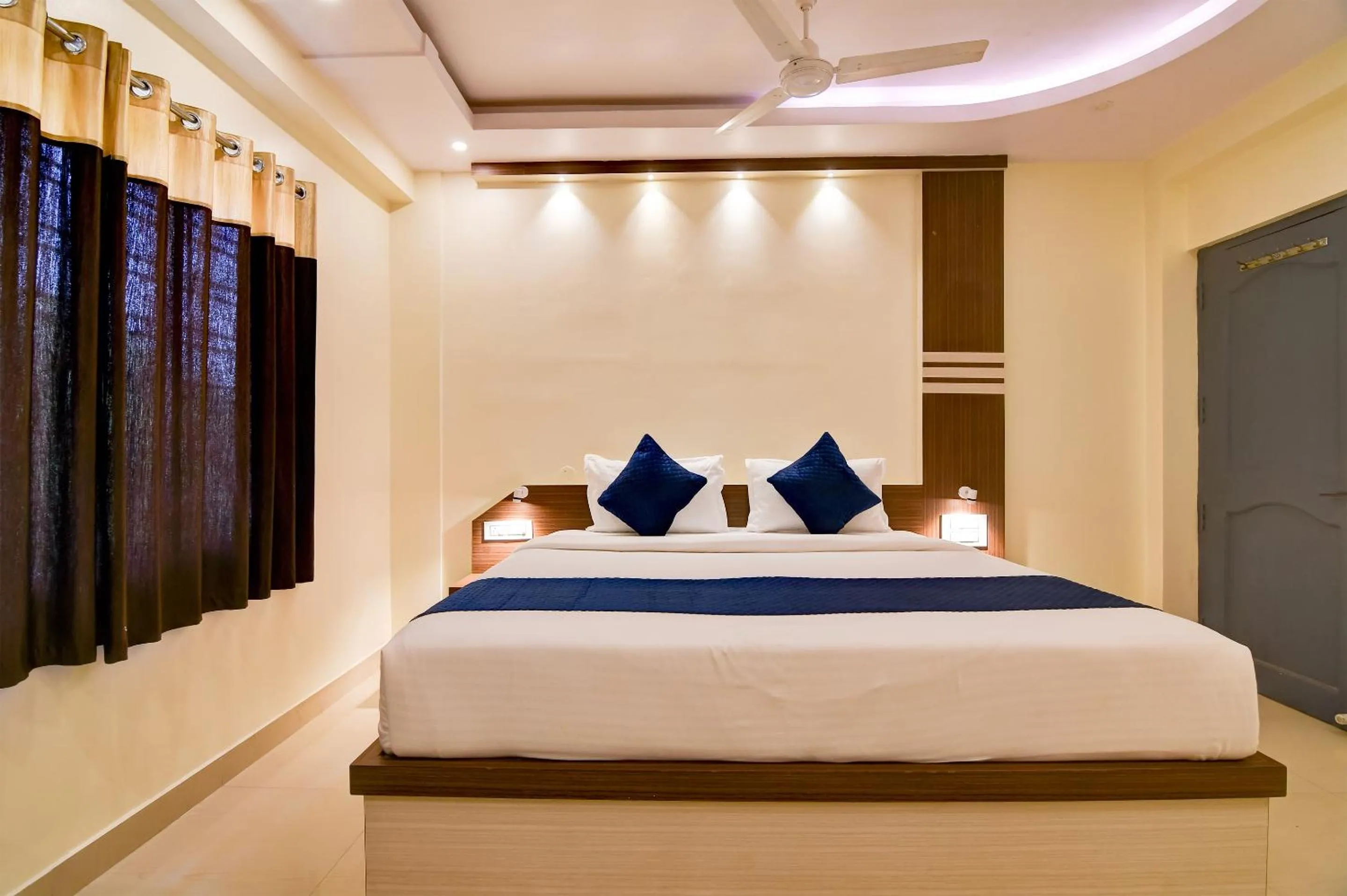 Bedroom, Bed in Hotel Nilachal