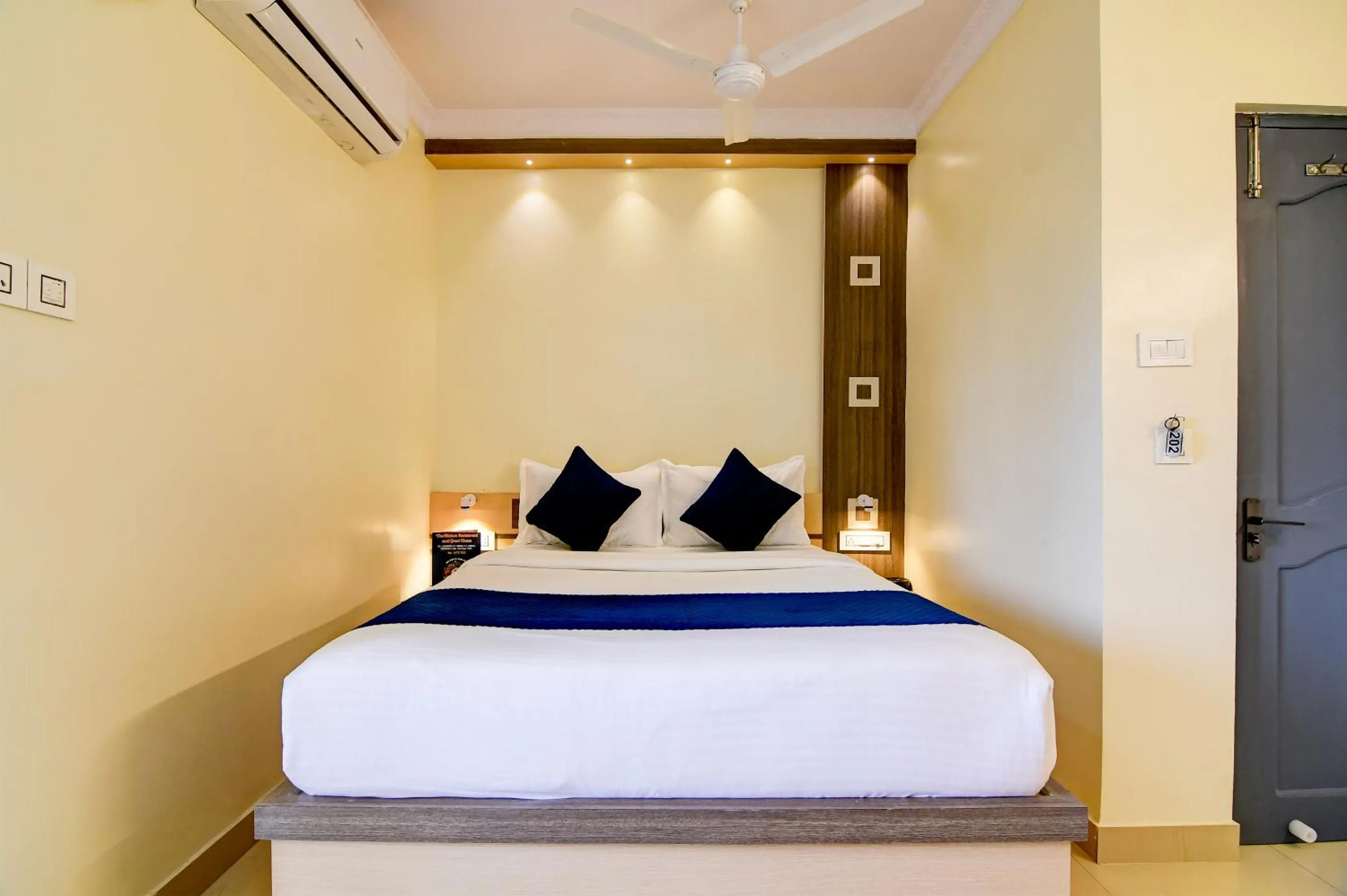 Bedroom, Bed in Hotel Nilachal