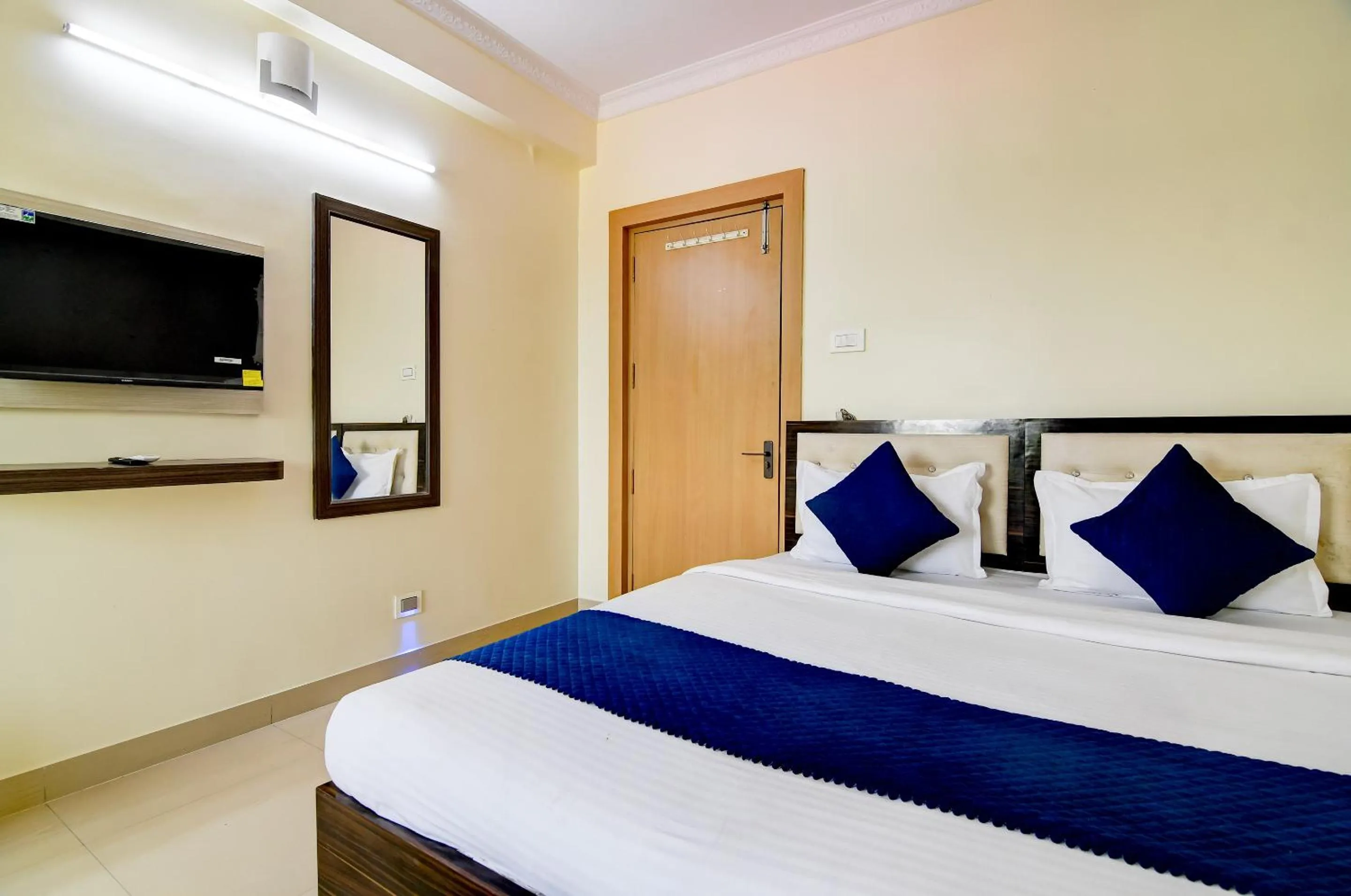 TV and multimedia, Bed in Hotel Nilachal