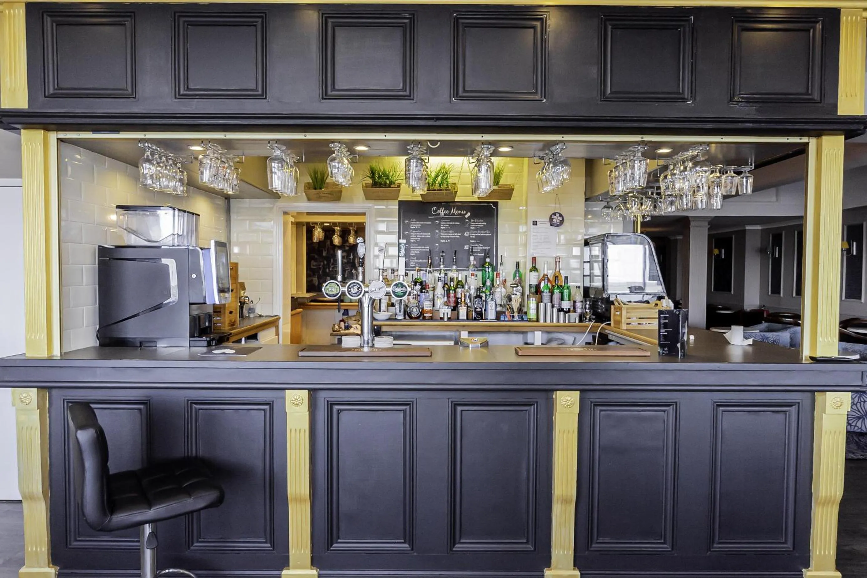 Lounge or bar in The Majestic Hotel