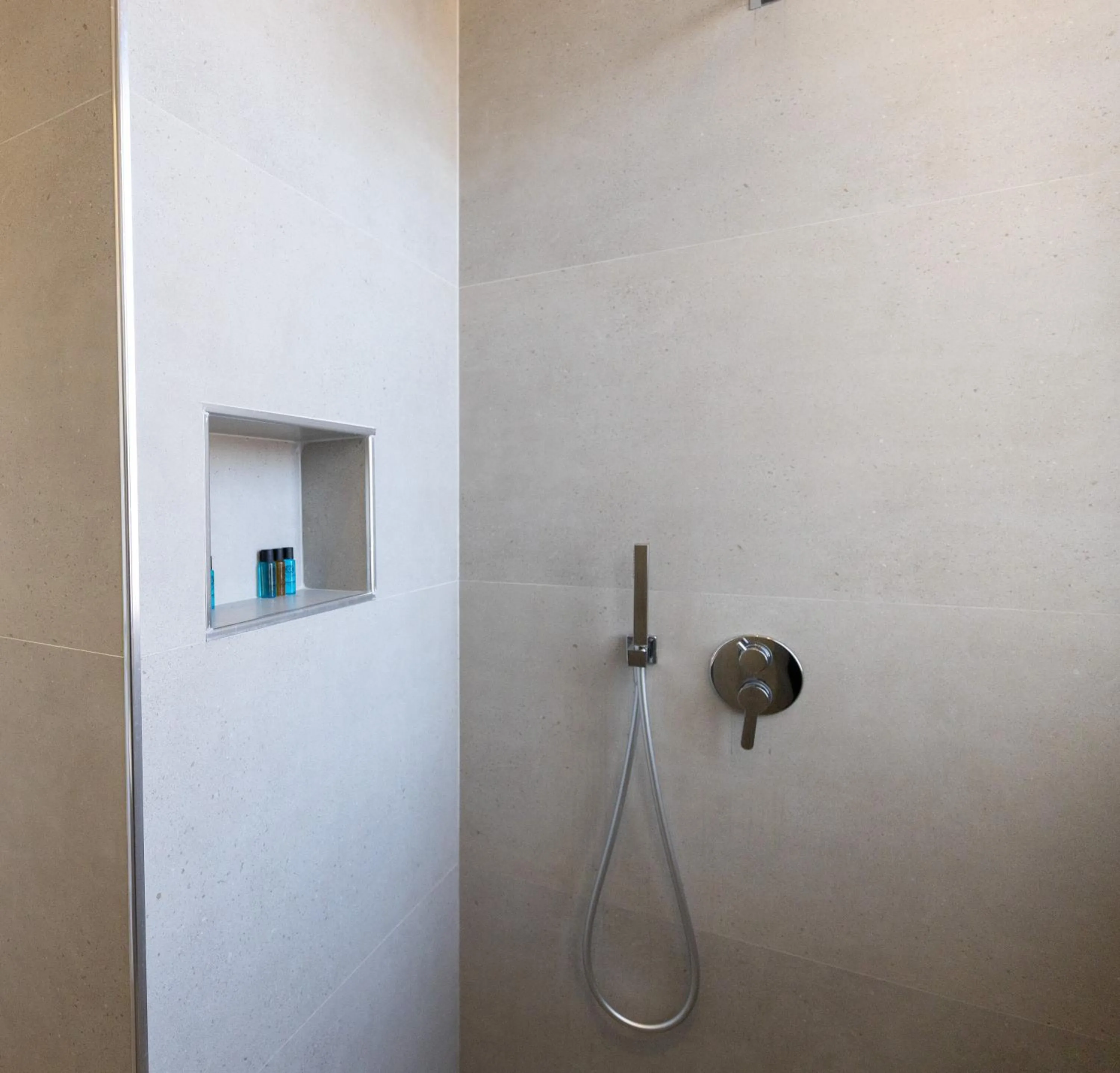 Shower in Oxygen Boutique Hotel