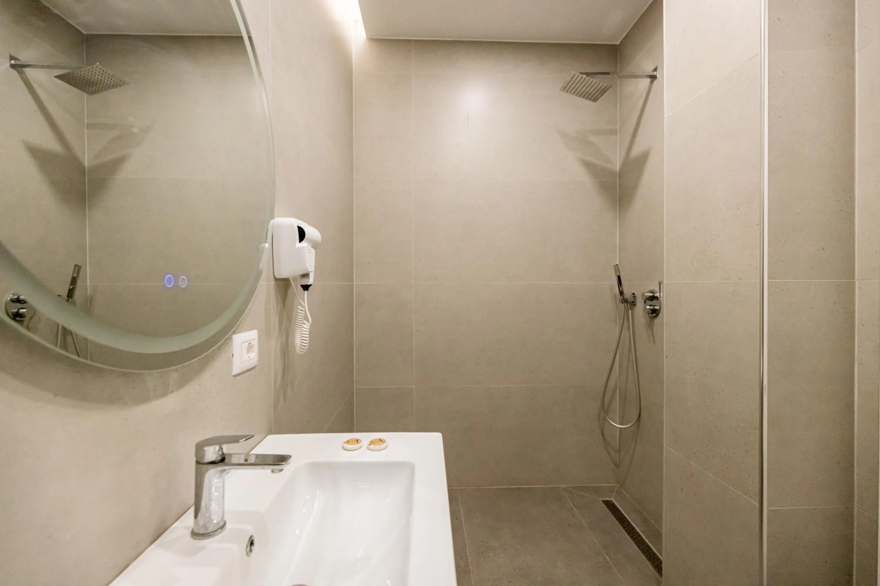 Shower in Oxygen Boutique Hotel