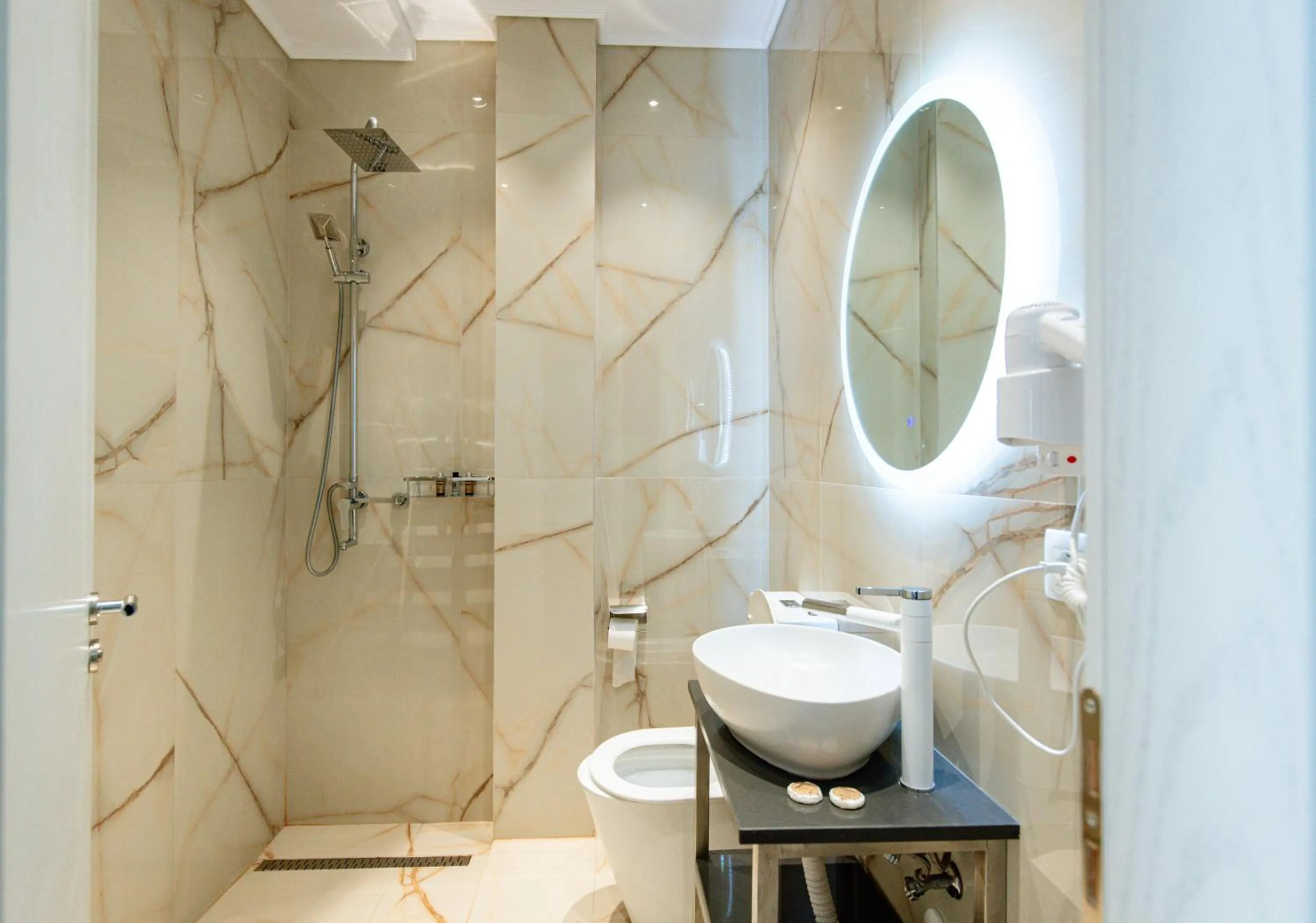 Shower in Oxygen Boutique Hotel