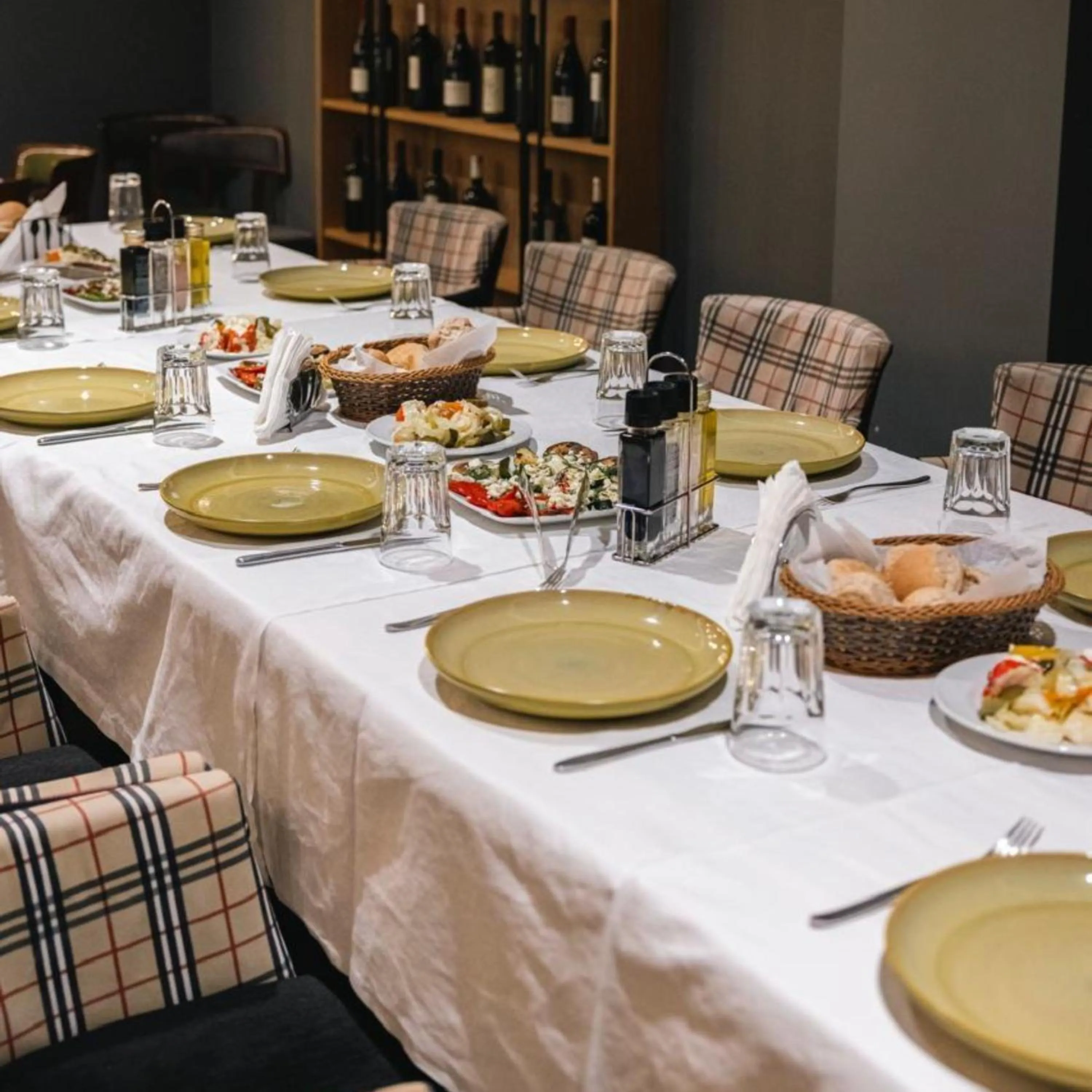 Restaurant/places to eat in Oxygen Boutique Hotel