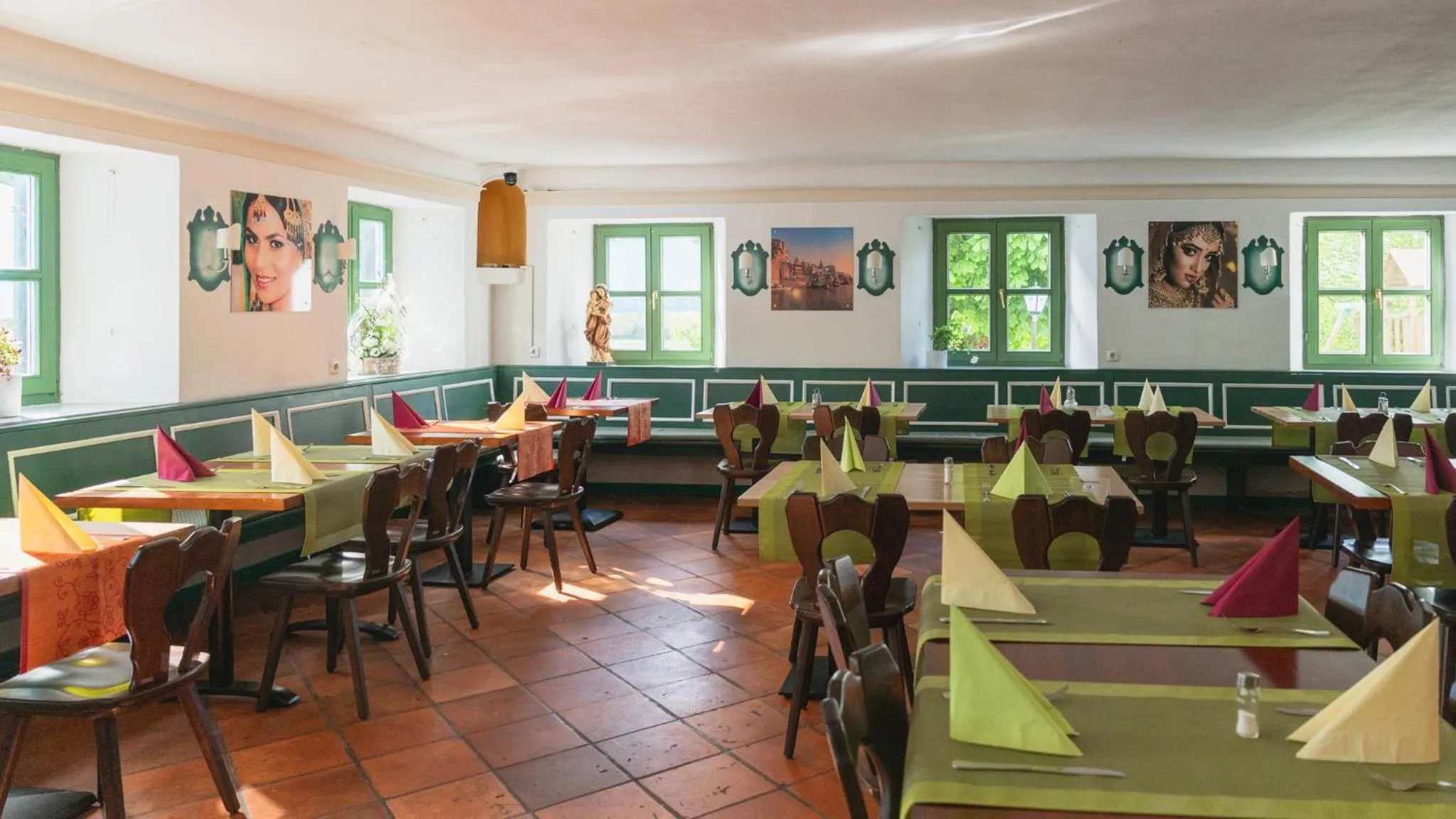 Restaurant/places to eat in Hotel Restaurant Taverna