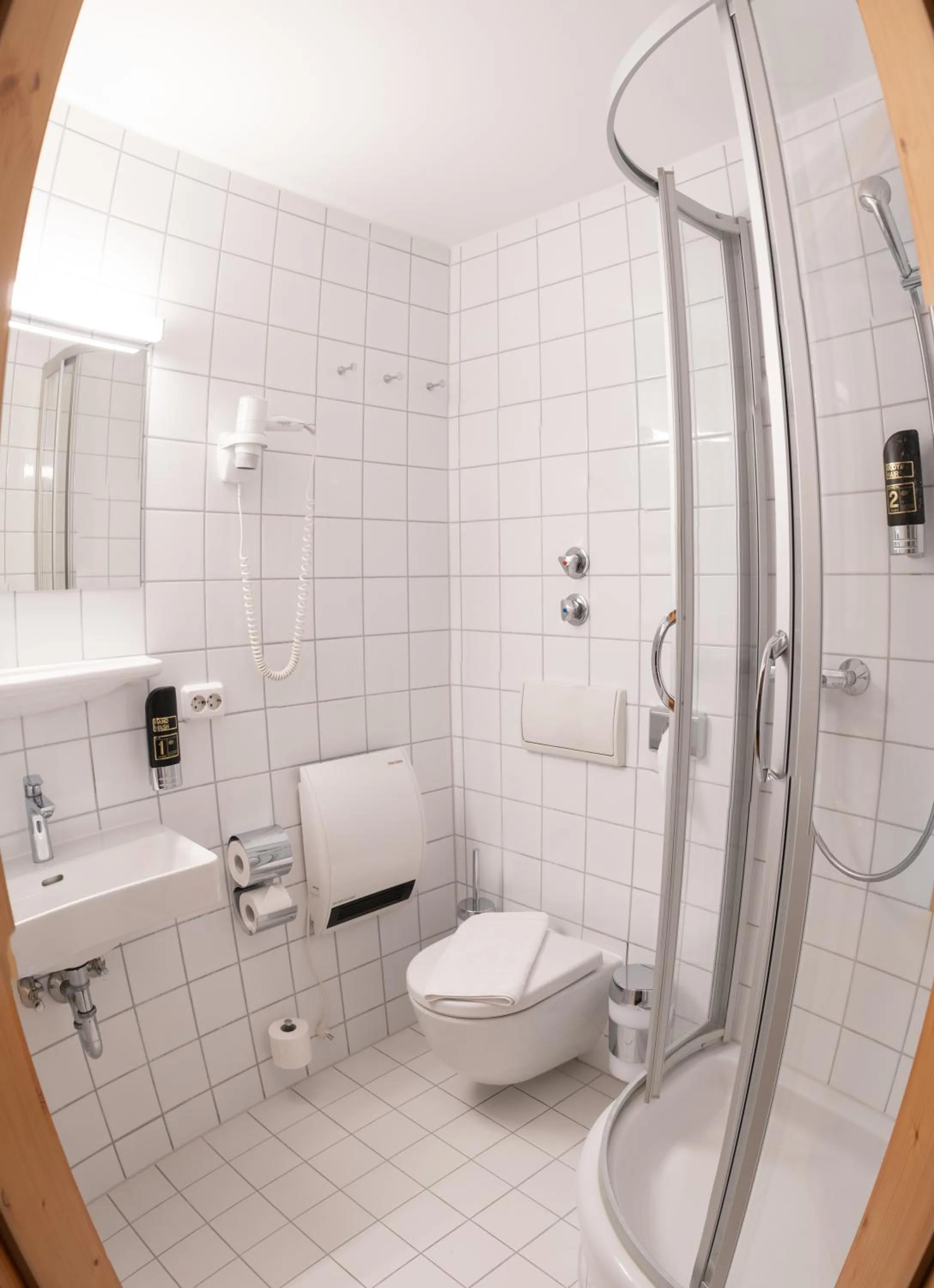 Shower in Hotel Restaurant Taverna