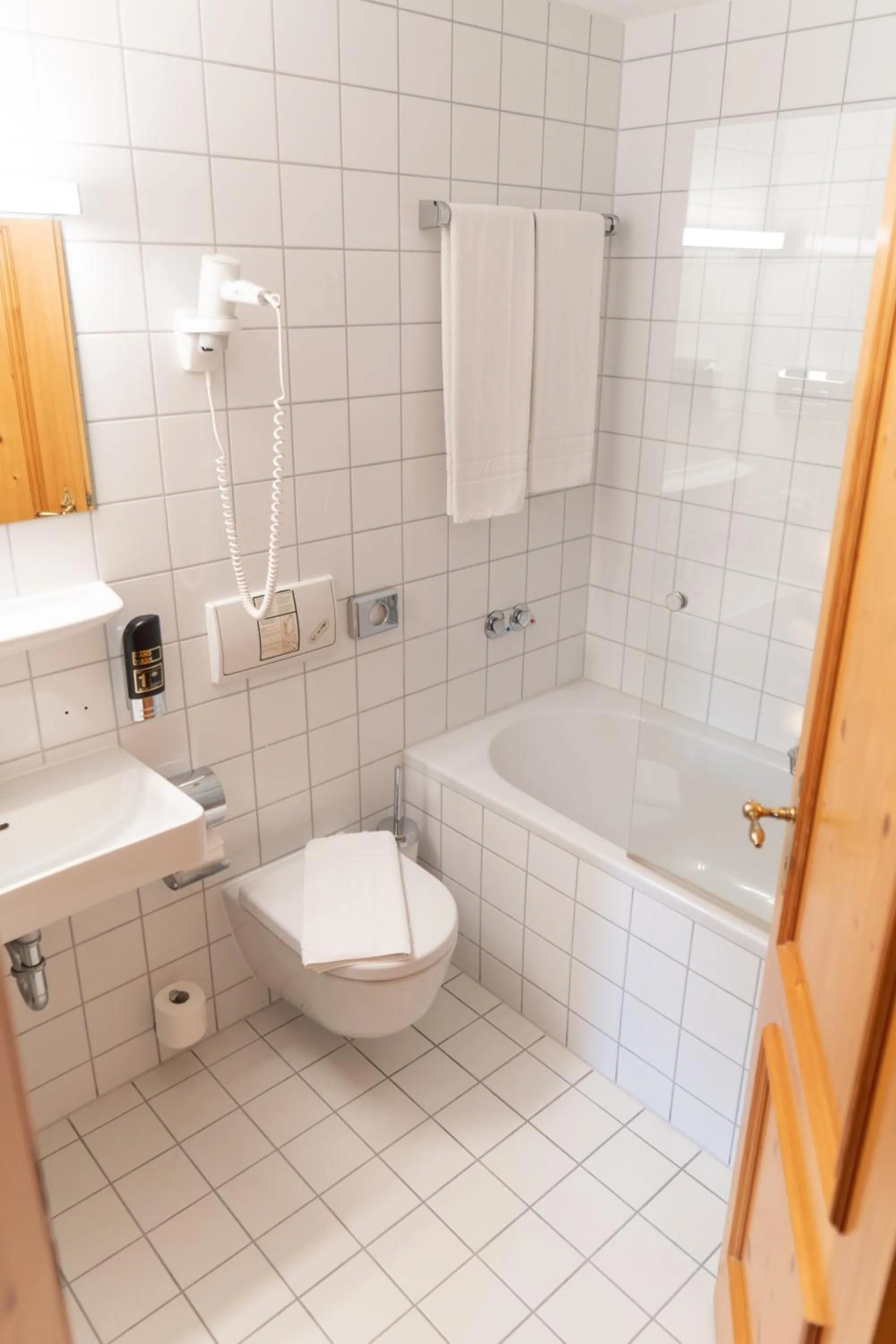 Shower in Hotel Restaurant Taverna