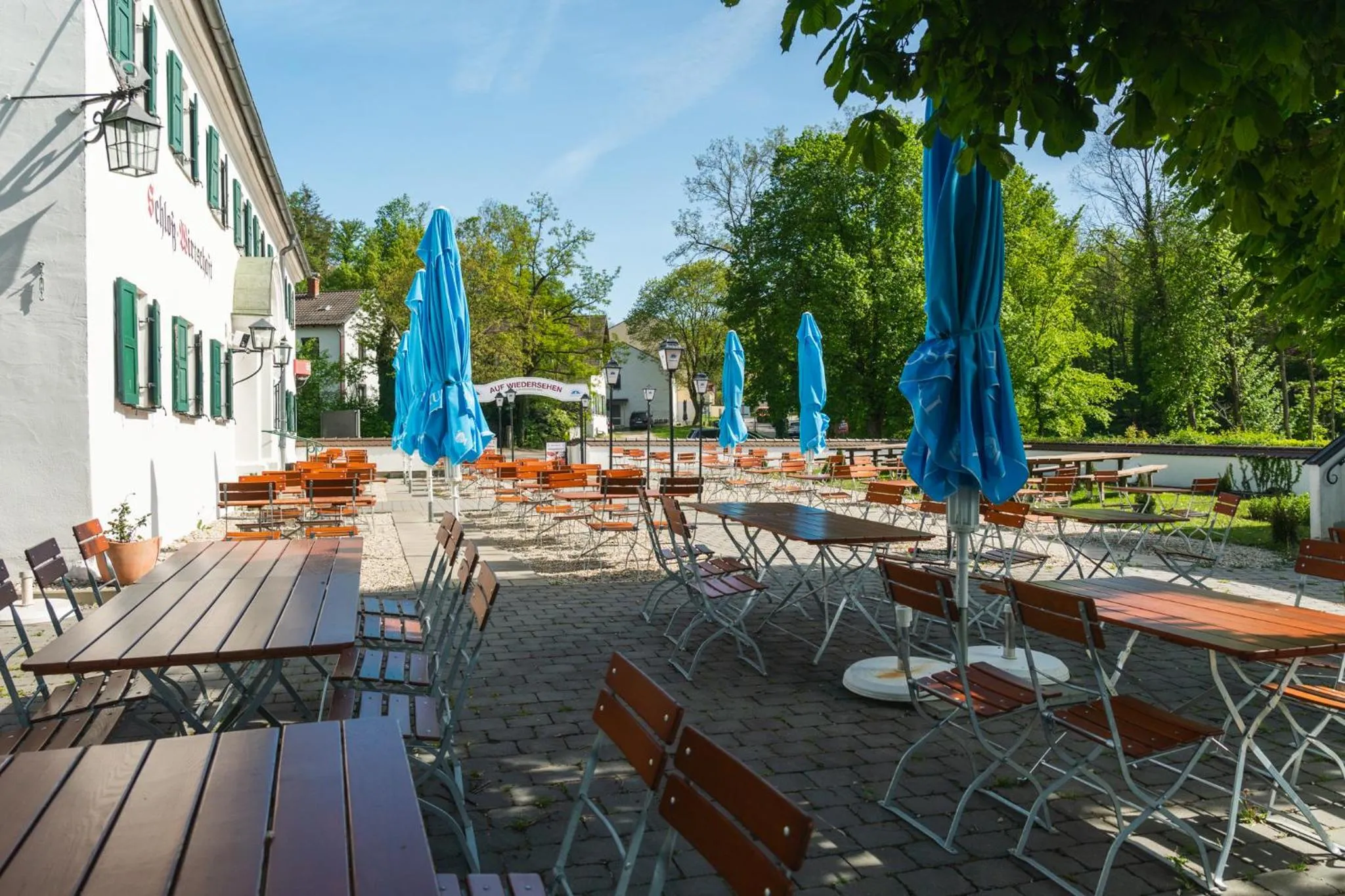 Property building in Hotel Restaurant Taverna