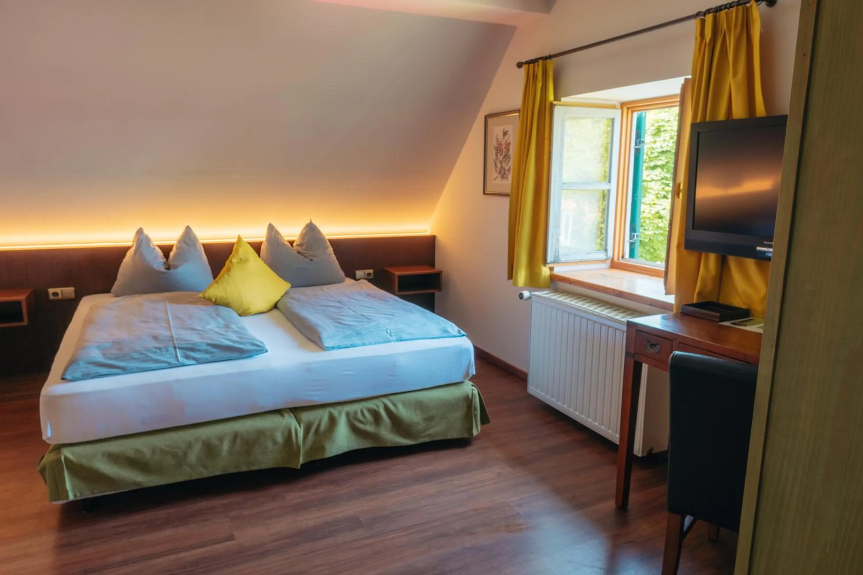 Bed in Hotel Restaurant Taverna