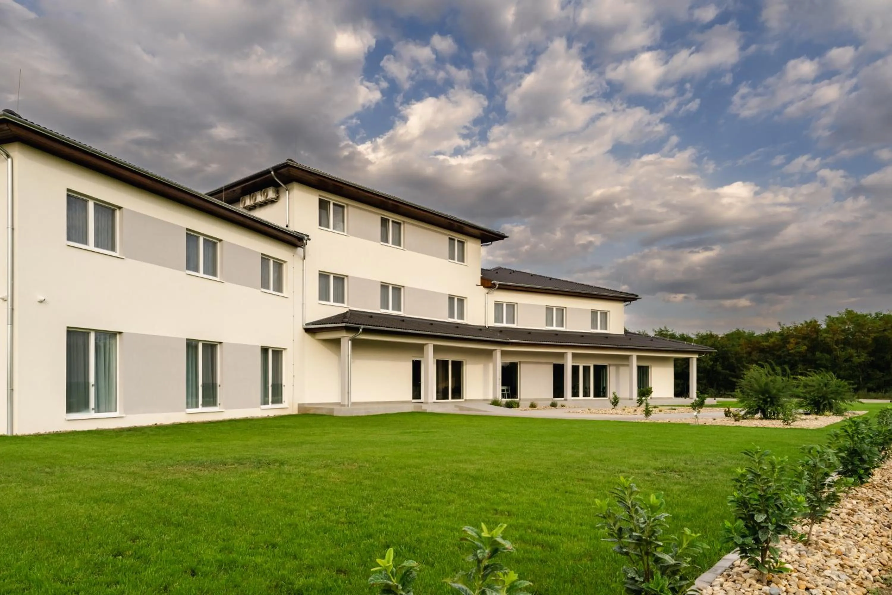 Property building in Airport Budapest Noa Panzió Noa Hotel