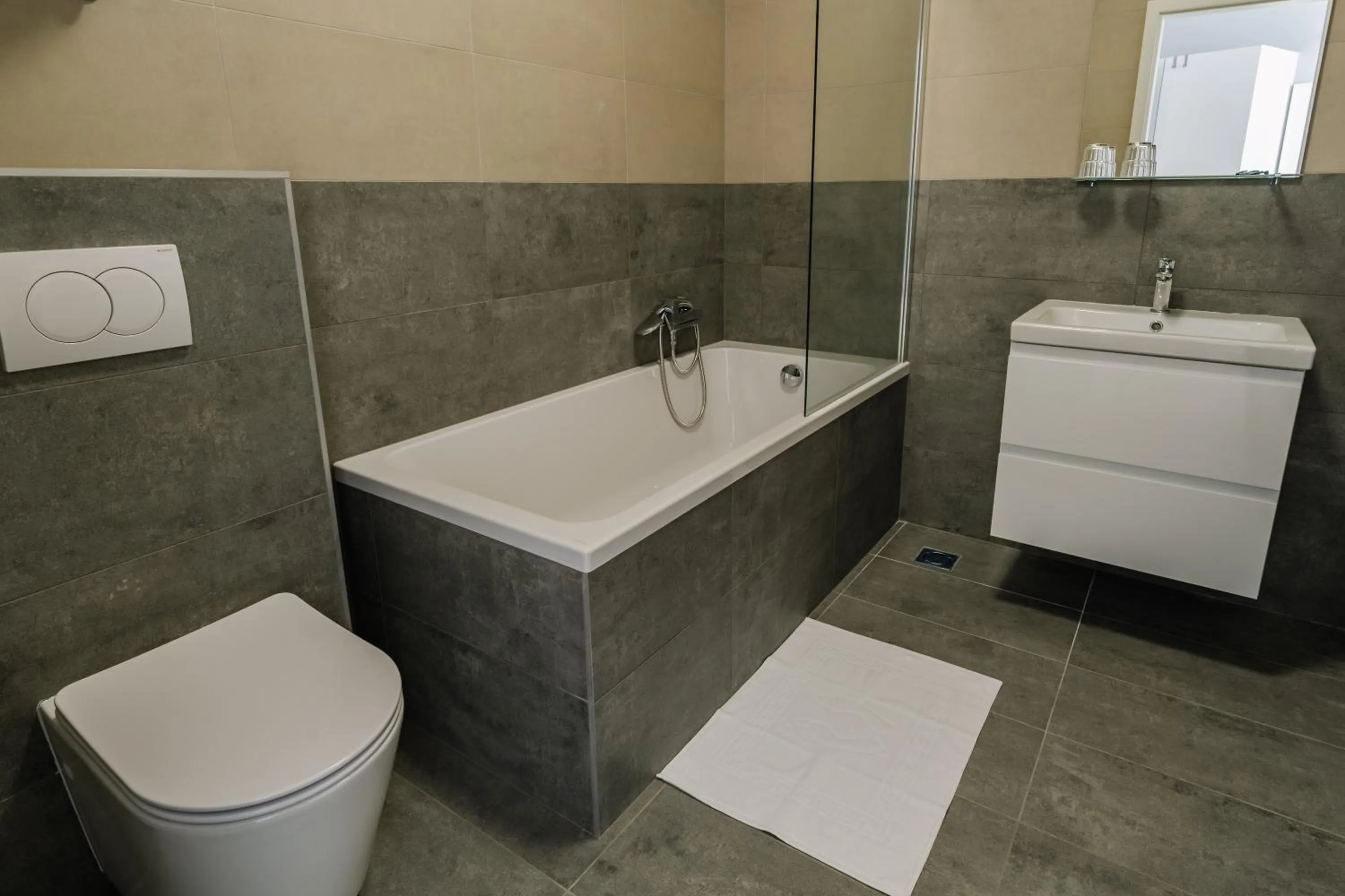 Bathroom in Airport Budapest Noa Panzió Noa Hotel