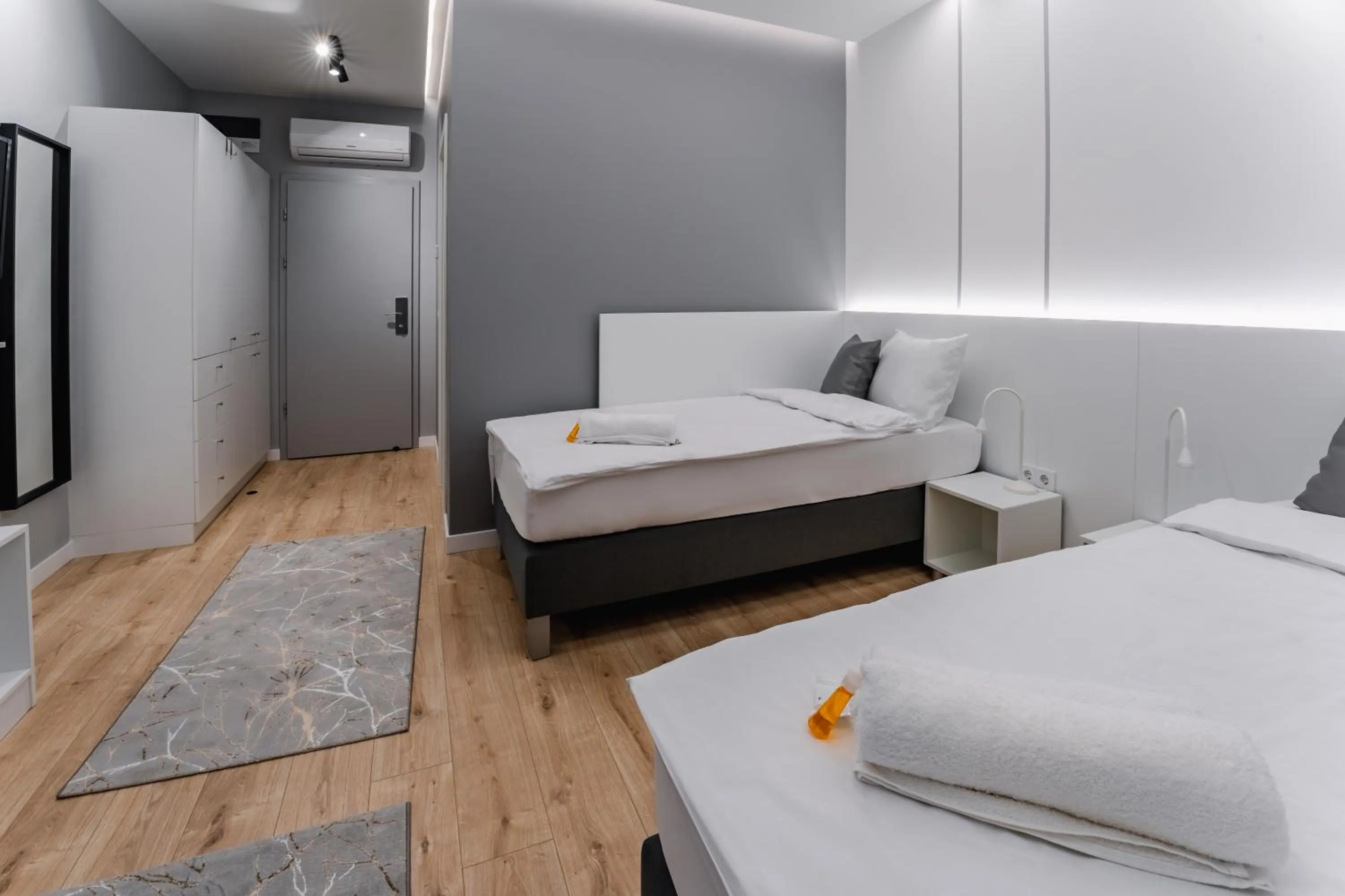 Photo of the whole room, Bed in Airport Budapest Noa Panzió Noa Hotel