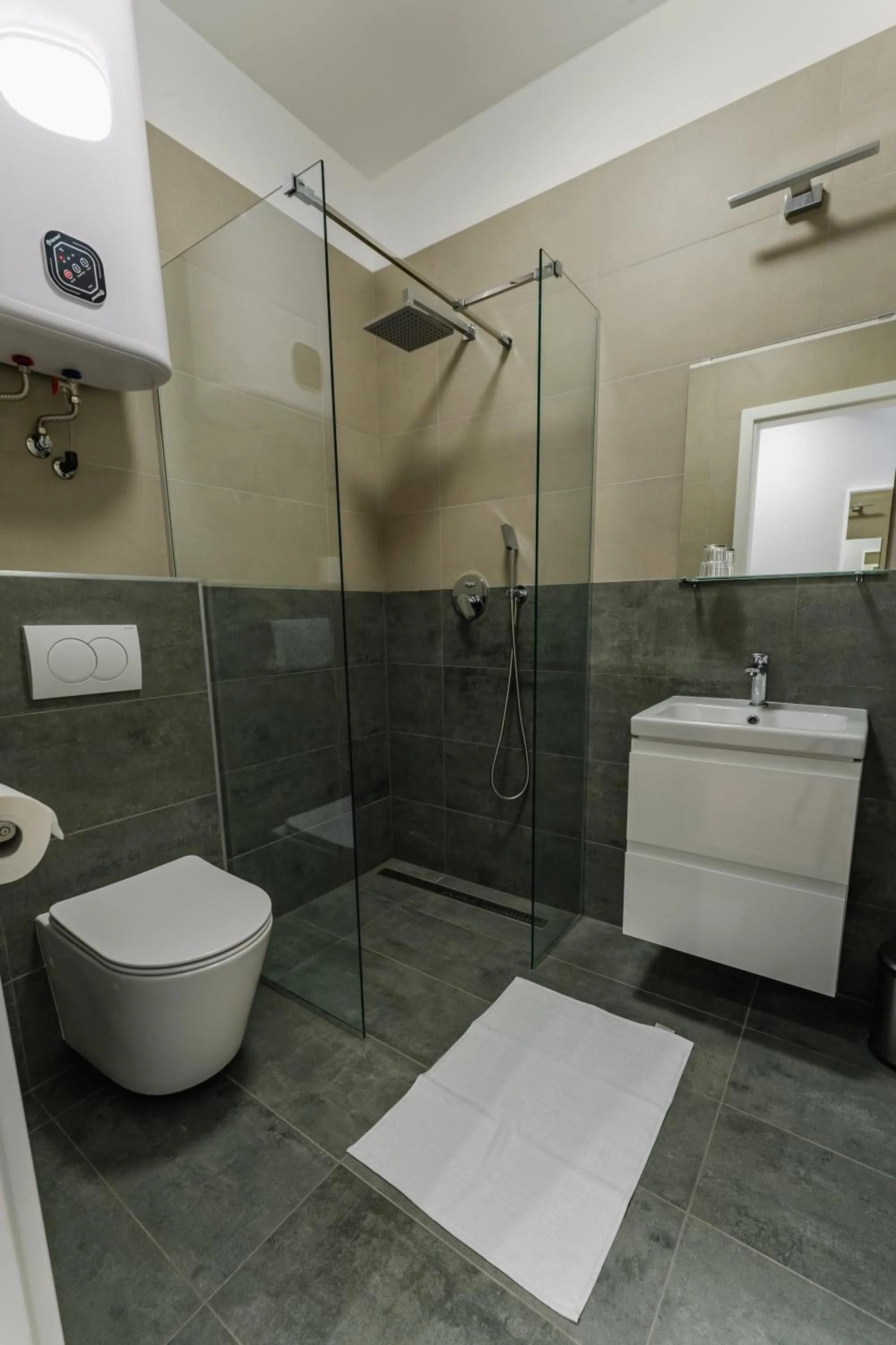 Shower in Airport Budapest Noa Panzió Noa Hotel