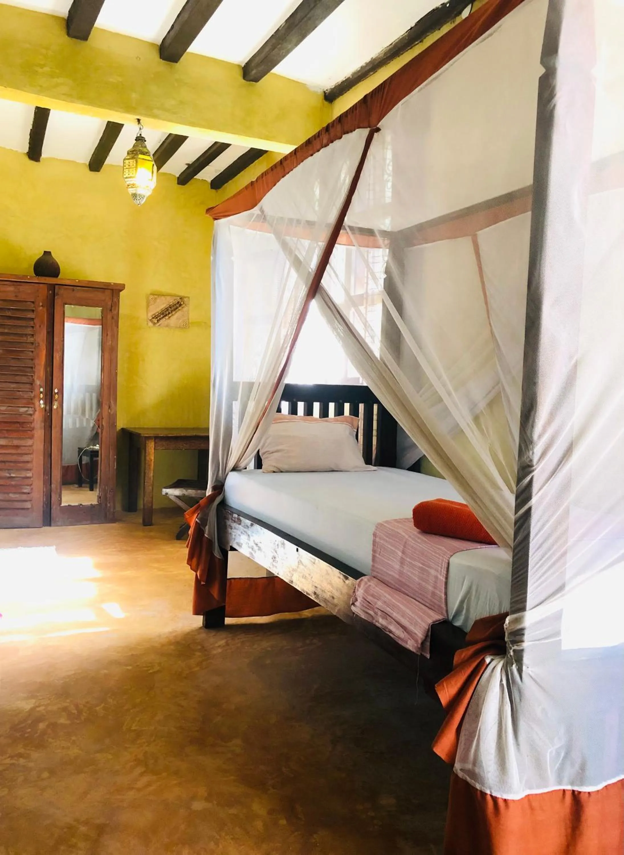 Photo of the whole room, Bed in Casa Umoja