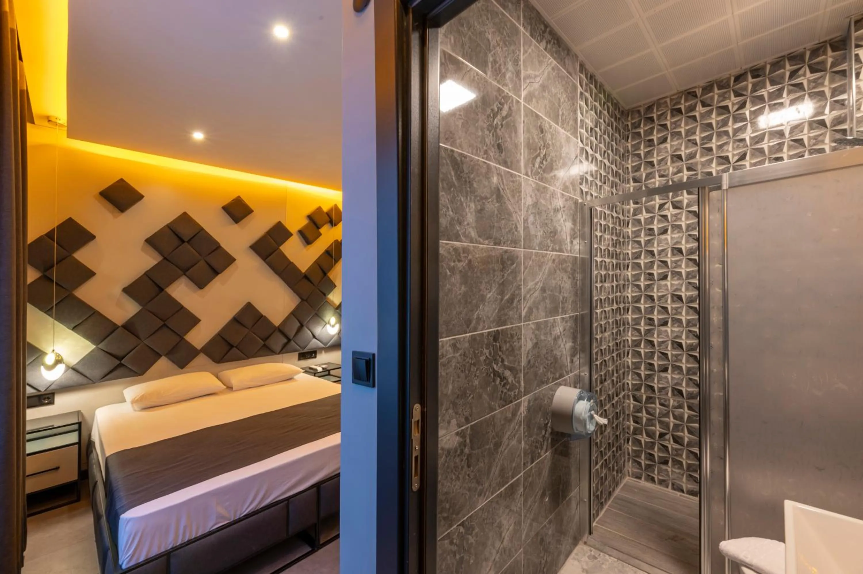 Photo of the whole room, Bed in White Palace Hotel