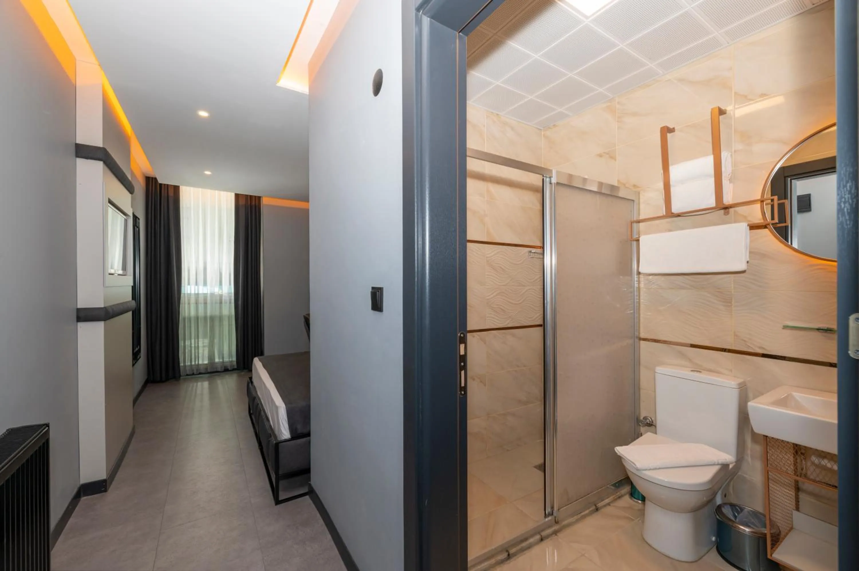 Bathroom in White Palace Hotel