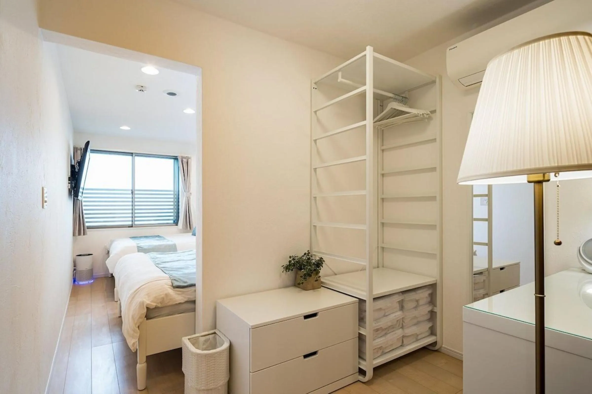 Bedroom, Bed in Oceanfront Villa Hale Kahakai プライベートサウナ