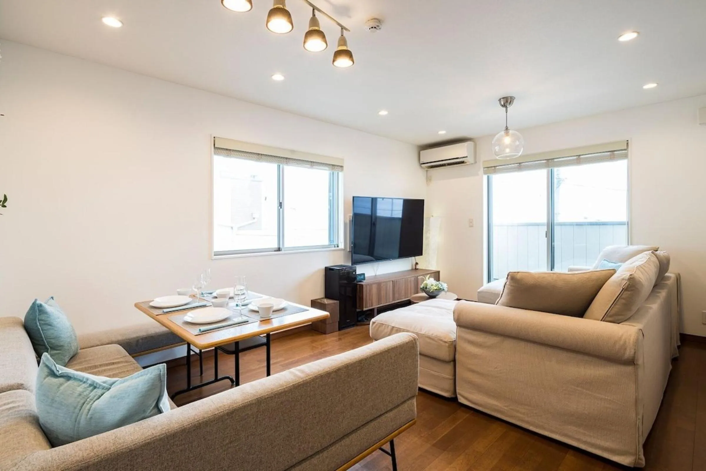 Dining area in Oceanfront Villa Hale Kahakai プライベートサウナ