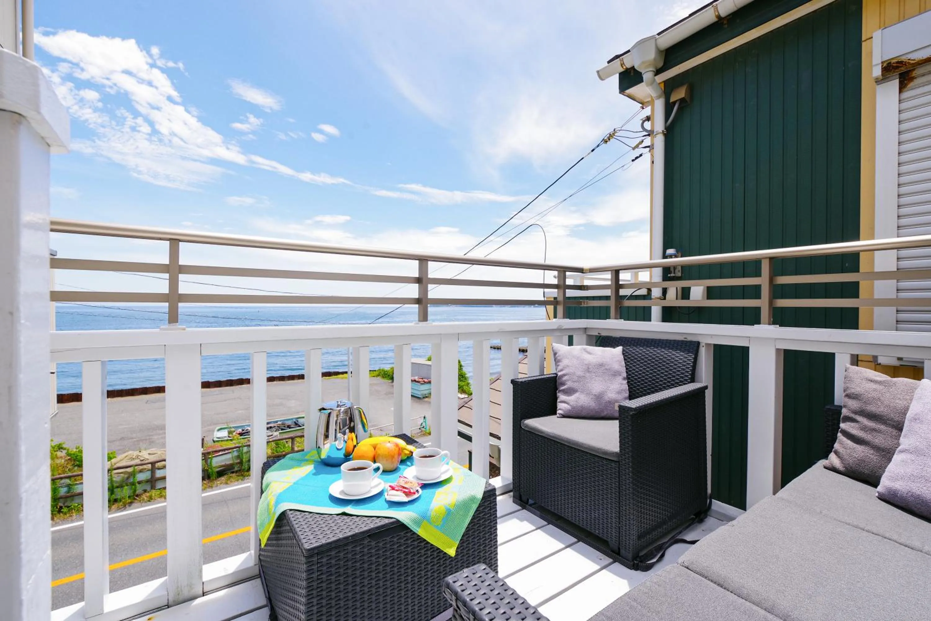 Balcony/Terrace in Oceanfront Villa Hale Kahakai プライベートサウナ