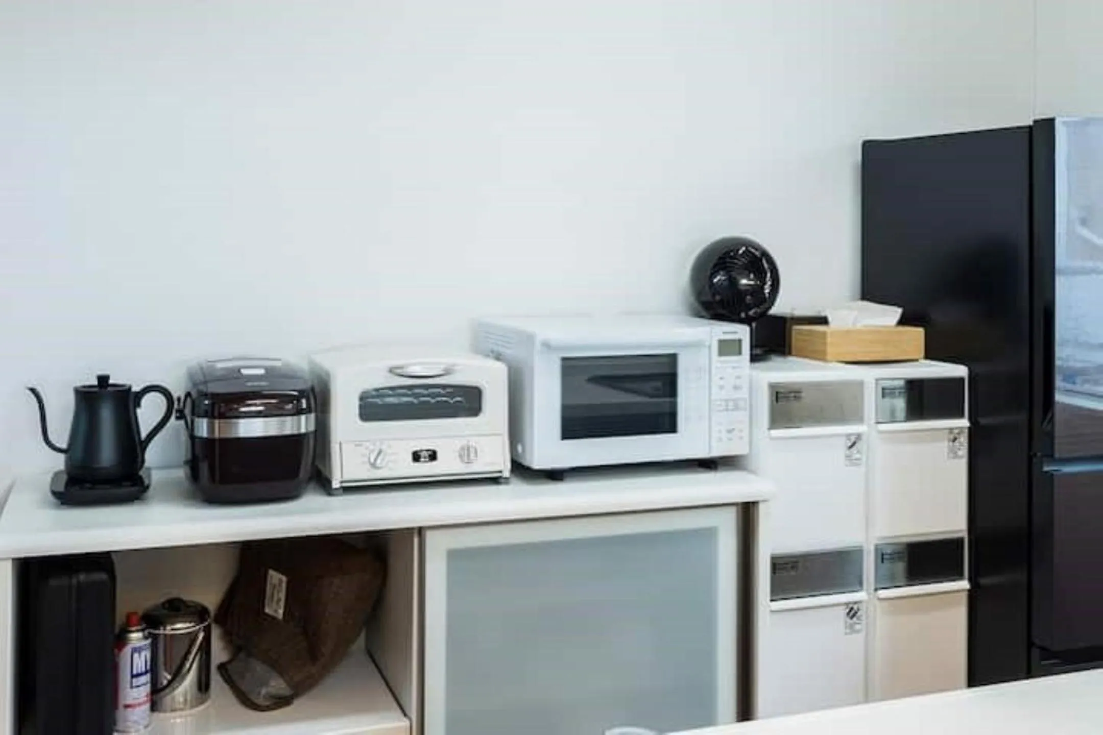 kitchen in Oceanfront Villa Hale Kahakai プライベートサウナ