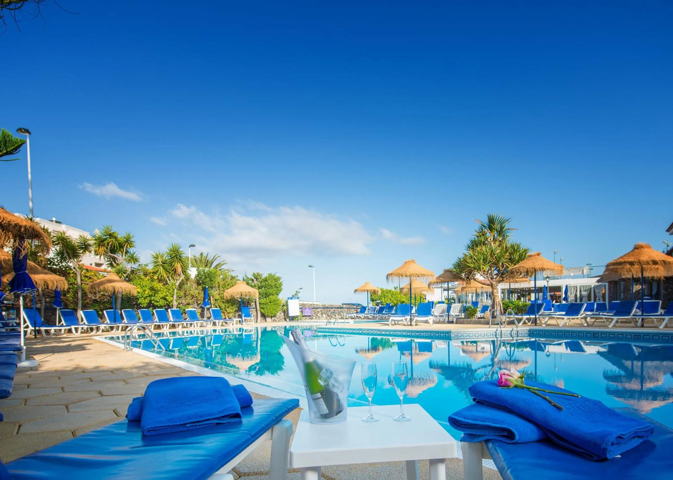 Swimming pool in Ona el Marqués