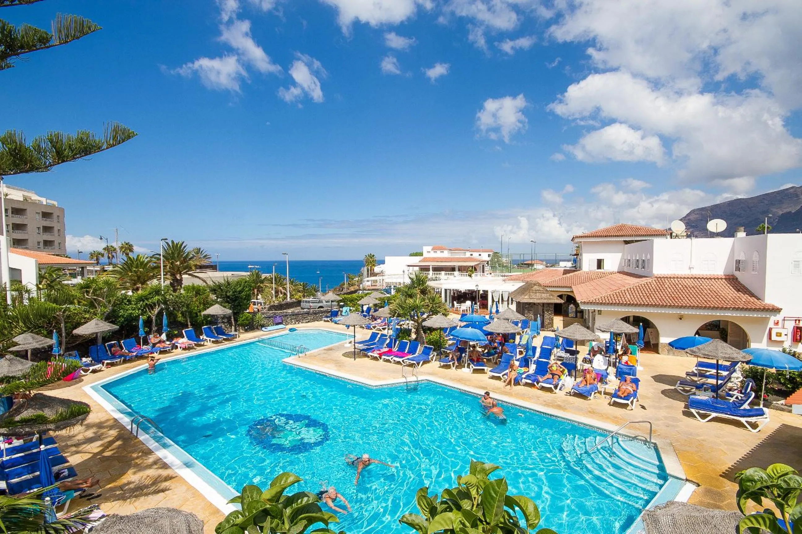 Pool view in Ona el Marqués