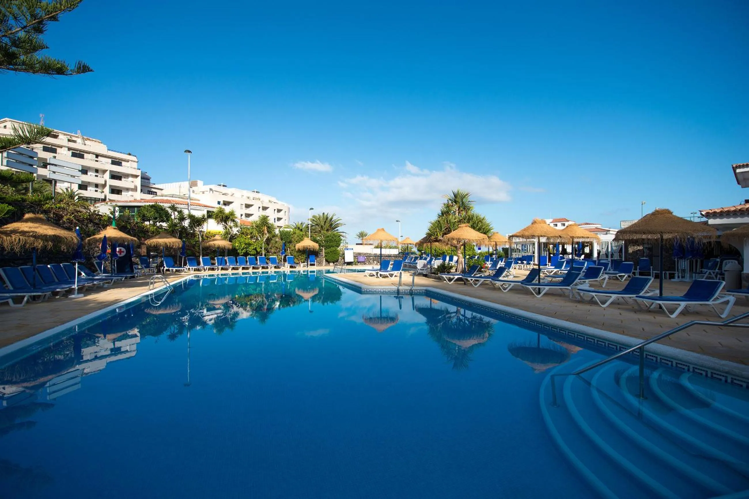 Swimming pool in Ona el Marqués