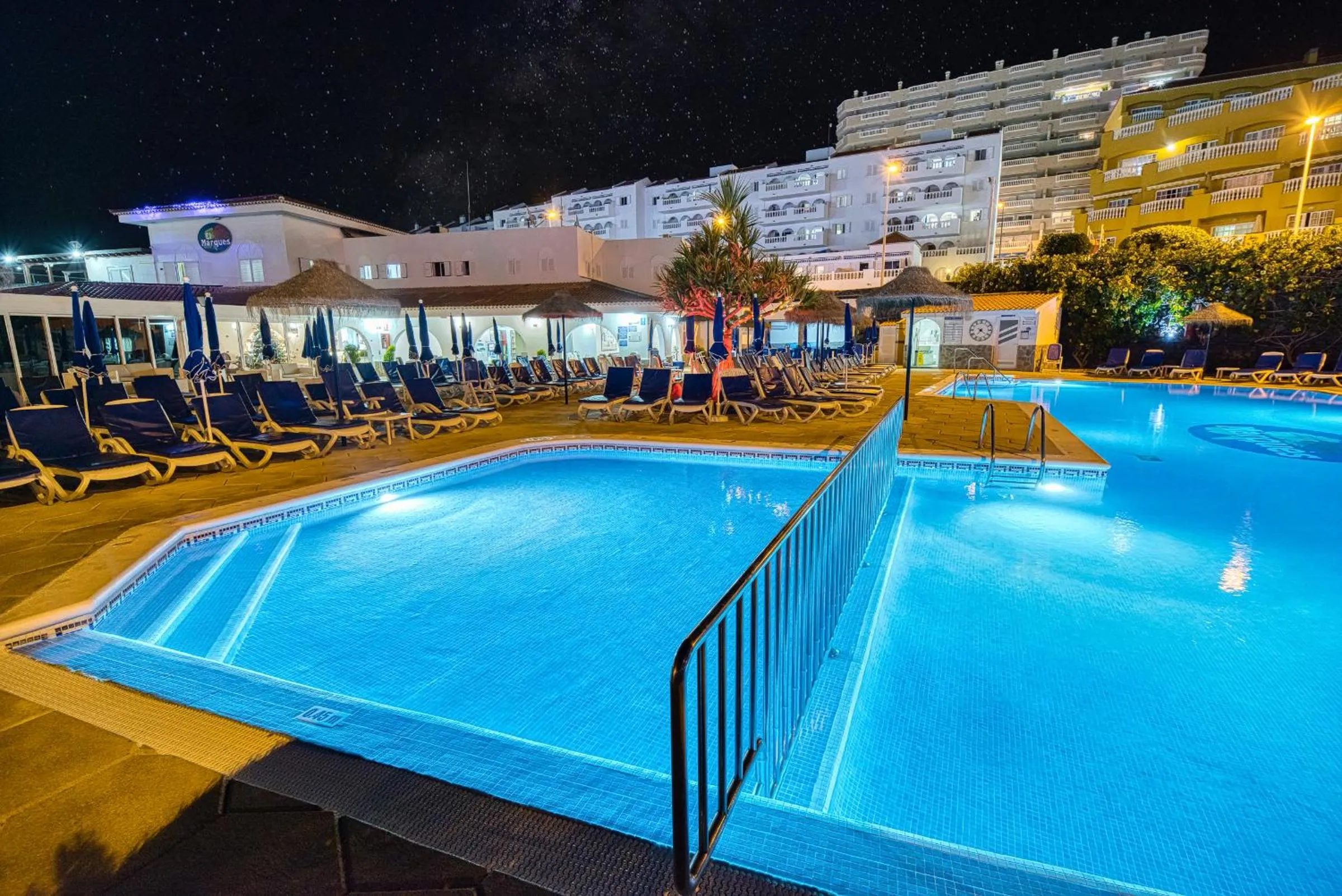 Swimming pool in Ona el Marqués