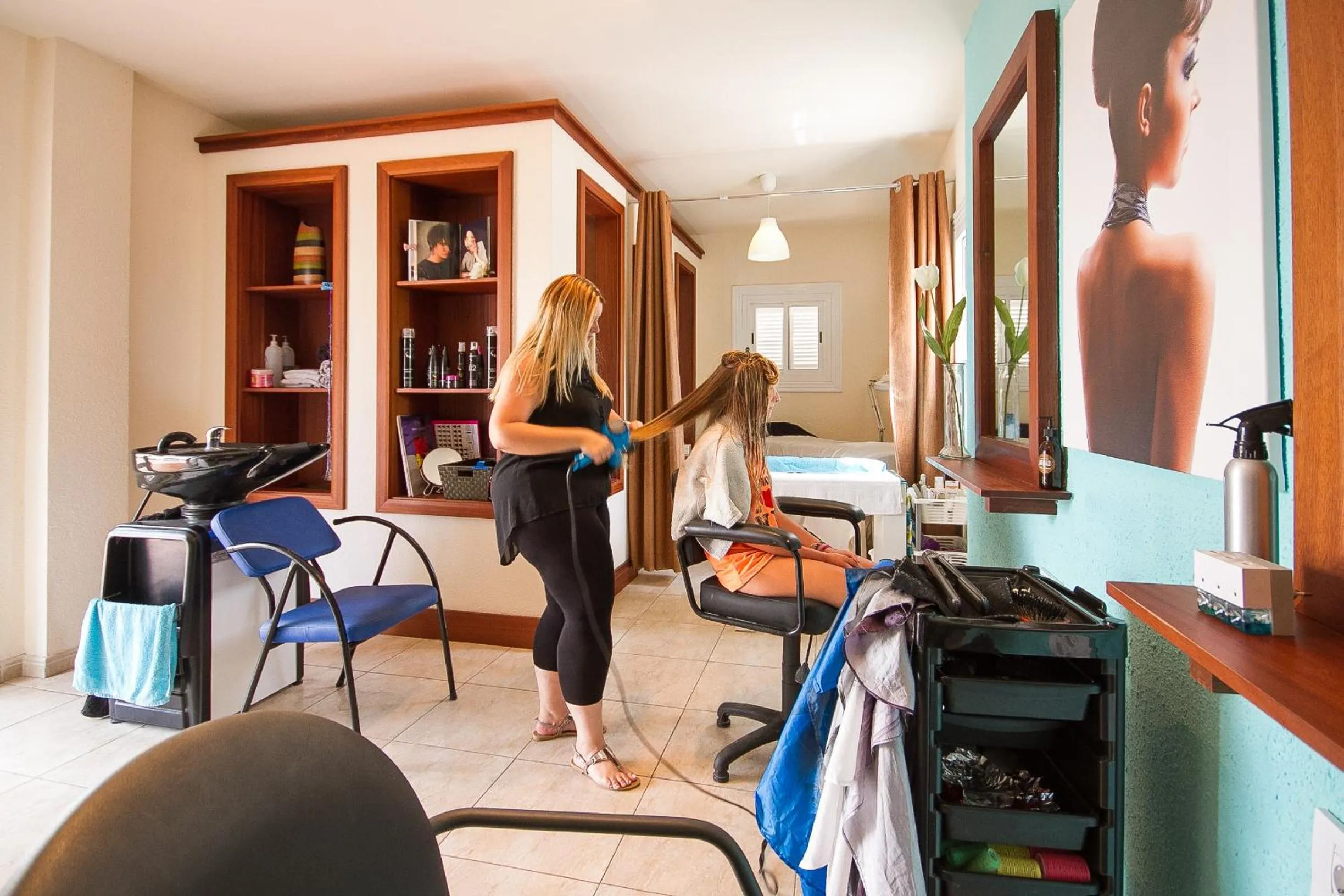 On-site shops in Ona el Marqués