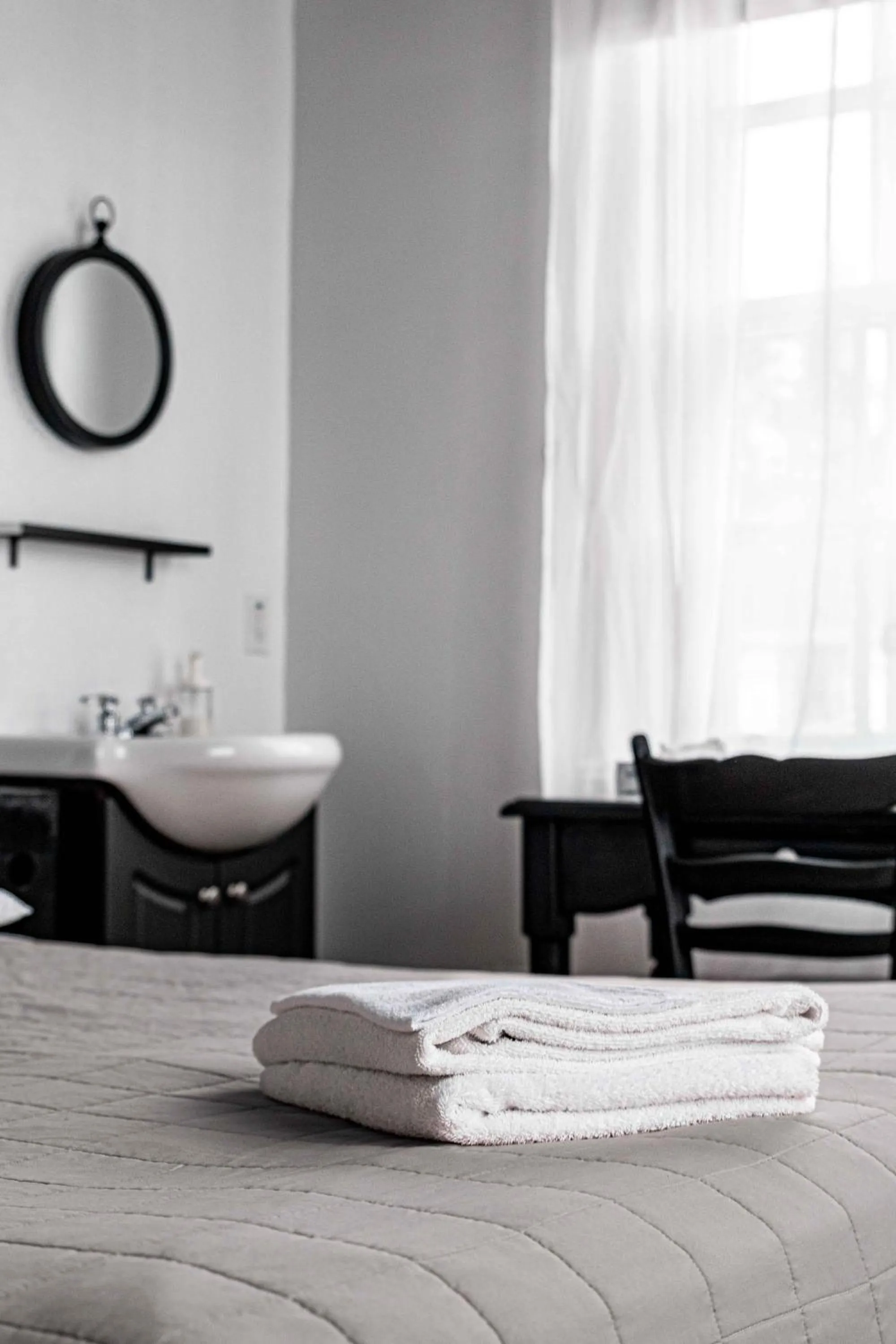 Bedroom, Bed in La Secousse