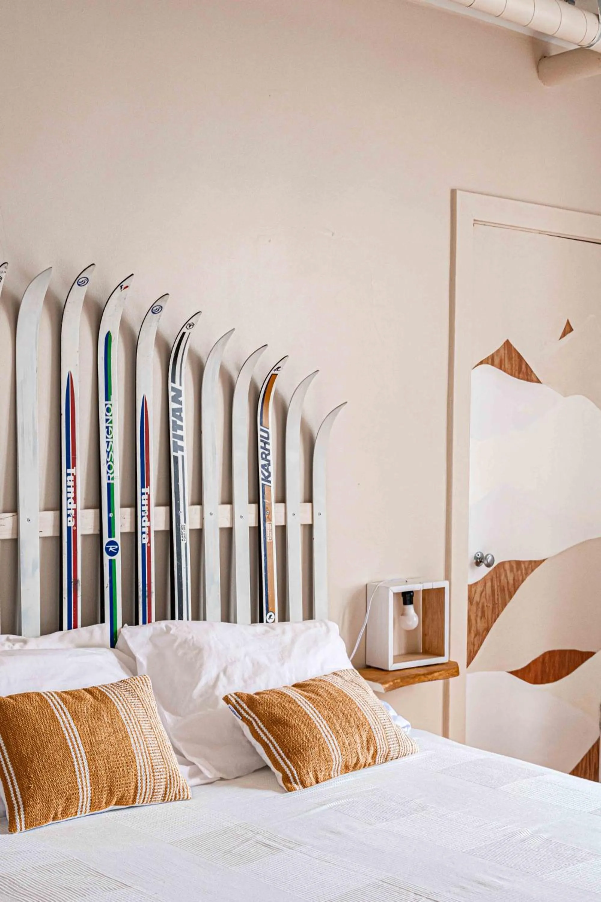 Bedroom, Bed in La Secousse