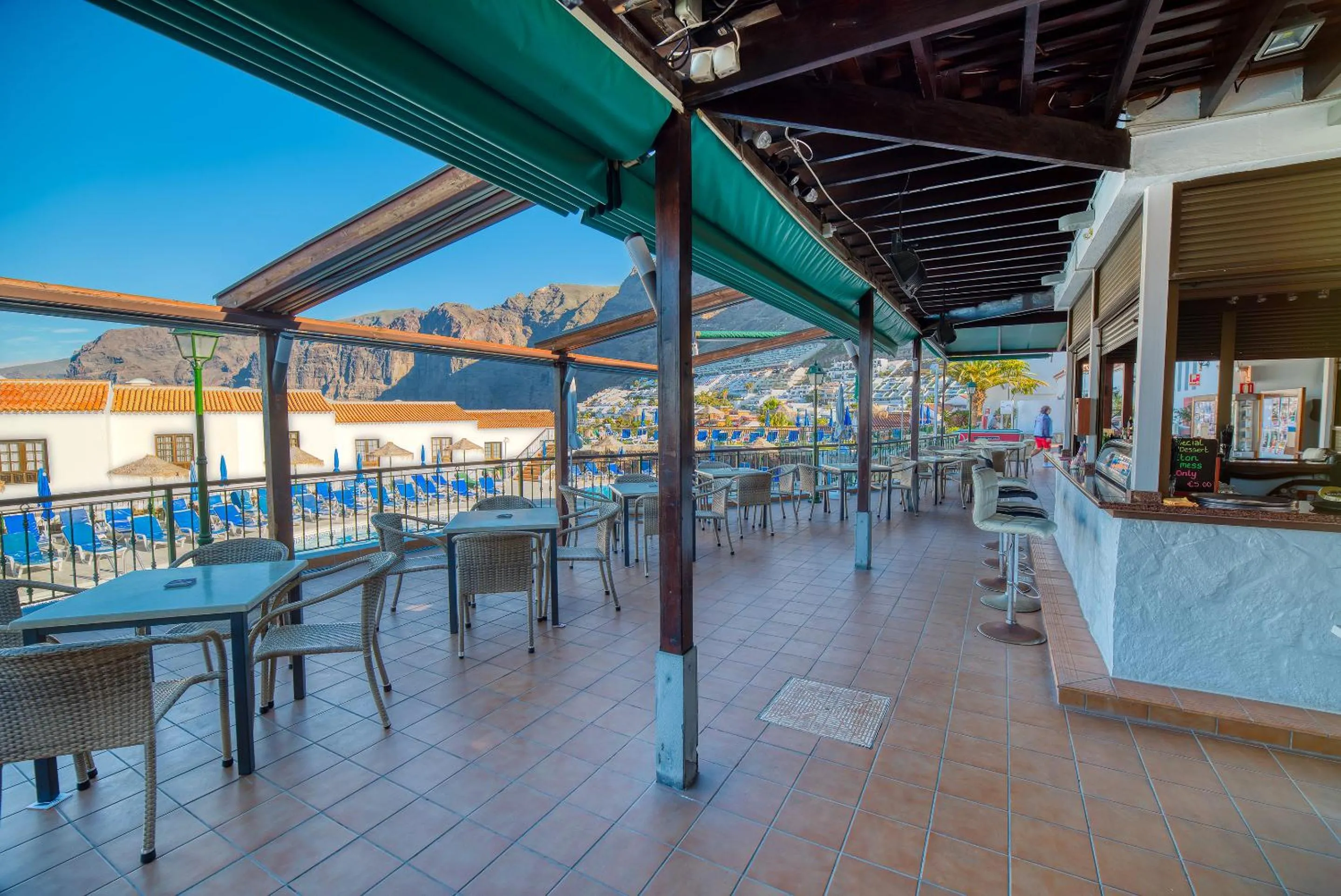 Restaurant/places to eat in Ona Las Rosas